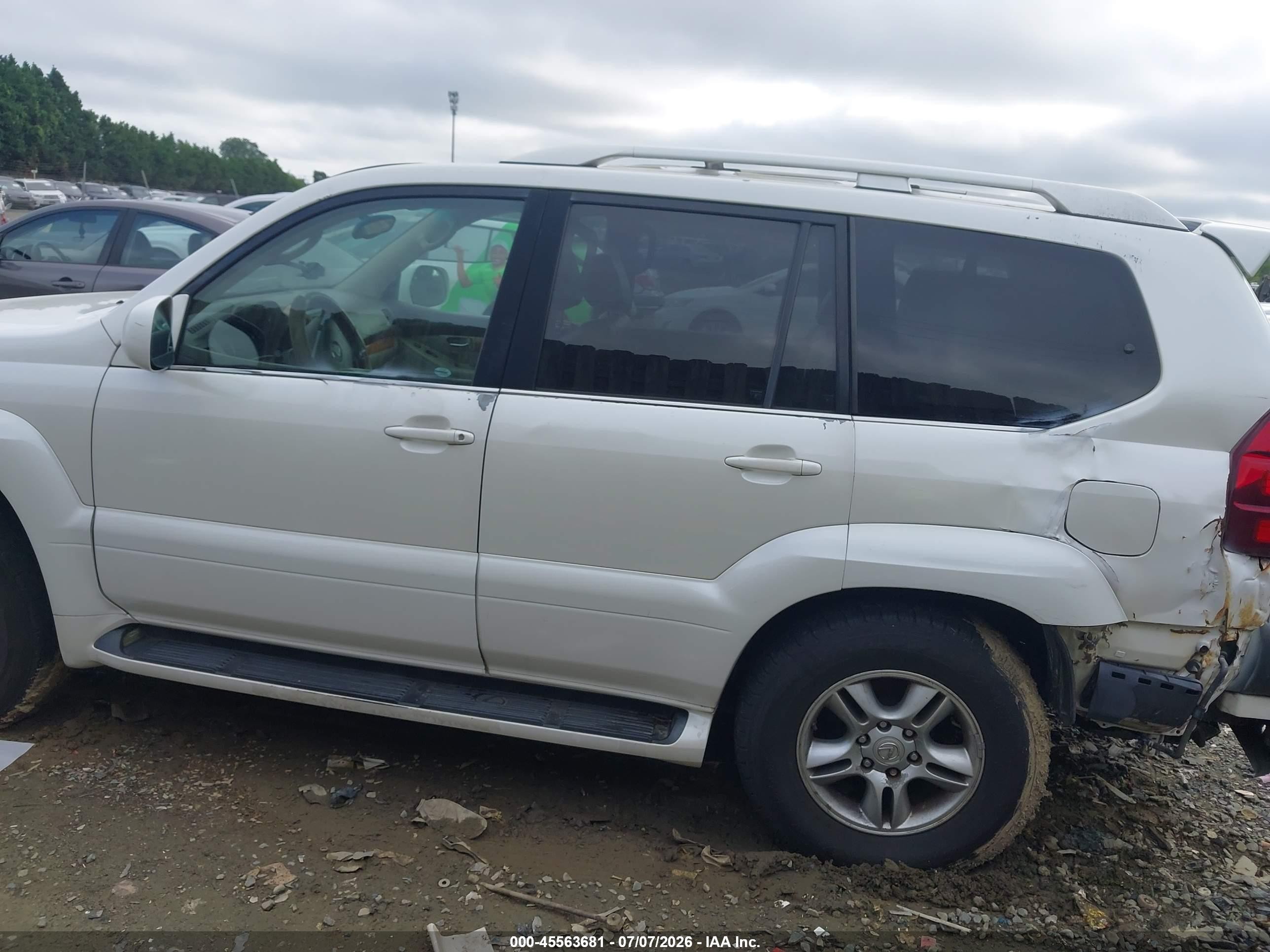 2004 Lexus Gx 470   White vin: JTJBT20X940064601