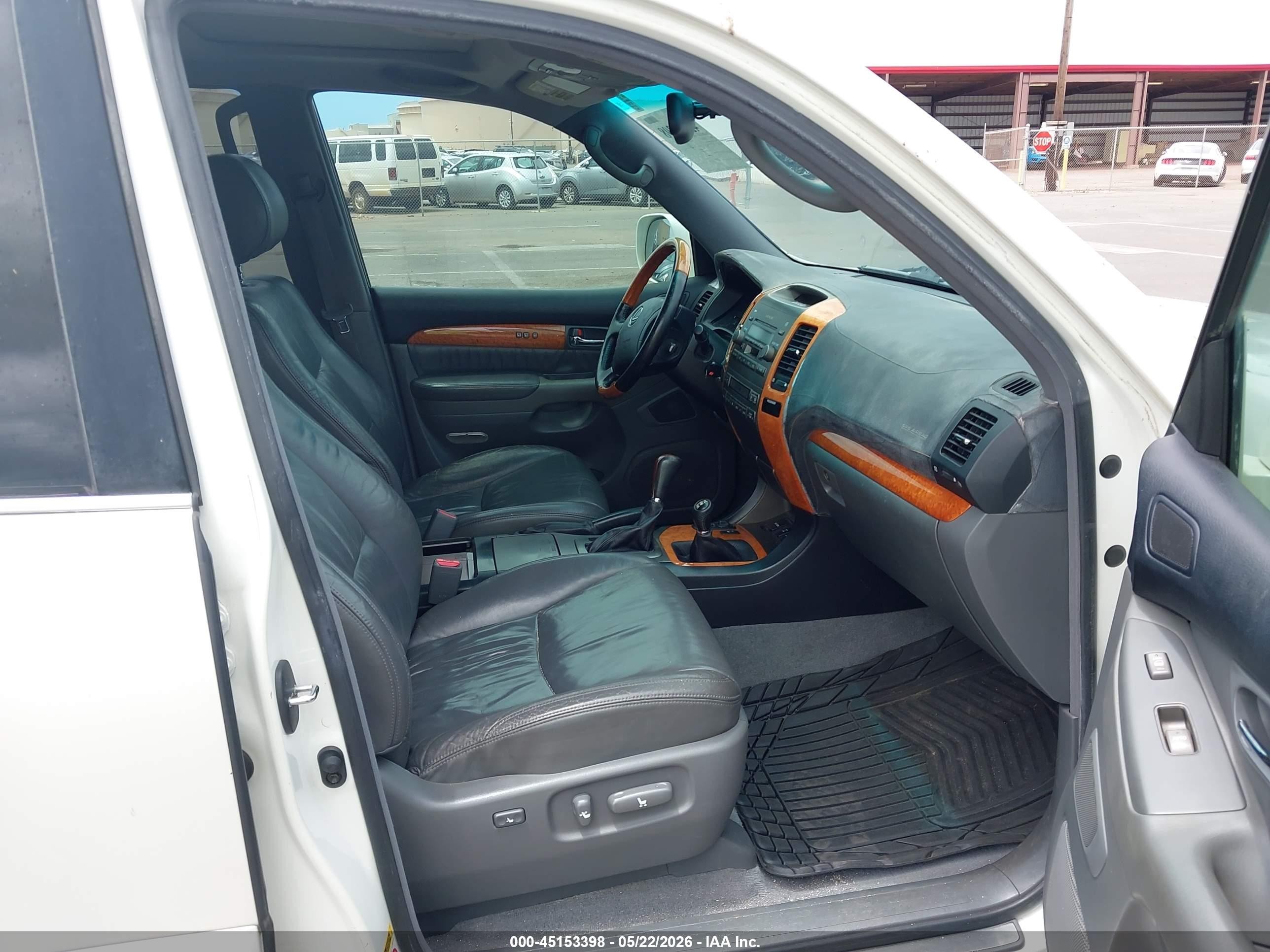 2005 Lexus Gx 470   White vin: JTJBT20X950077933