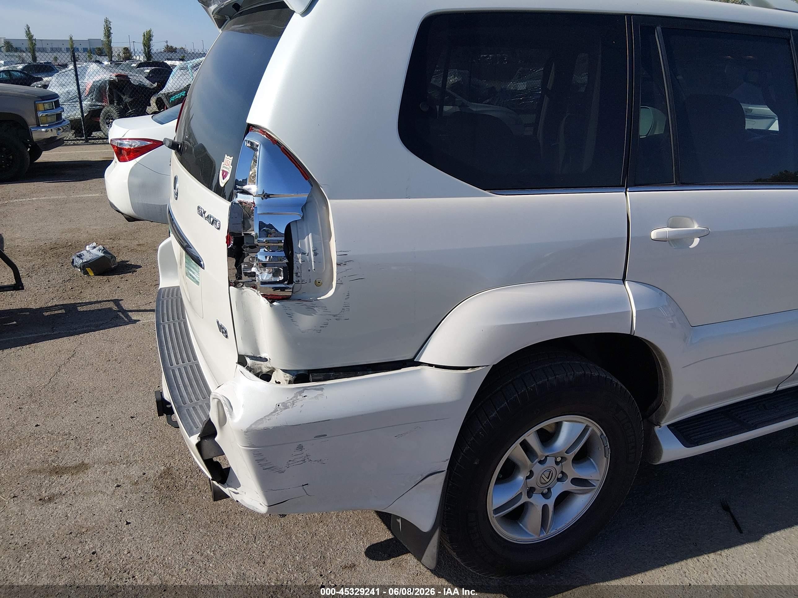 2005 Lexus Gx 470   White vin: JTJBT20XX50075141