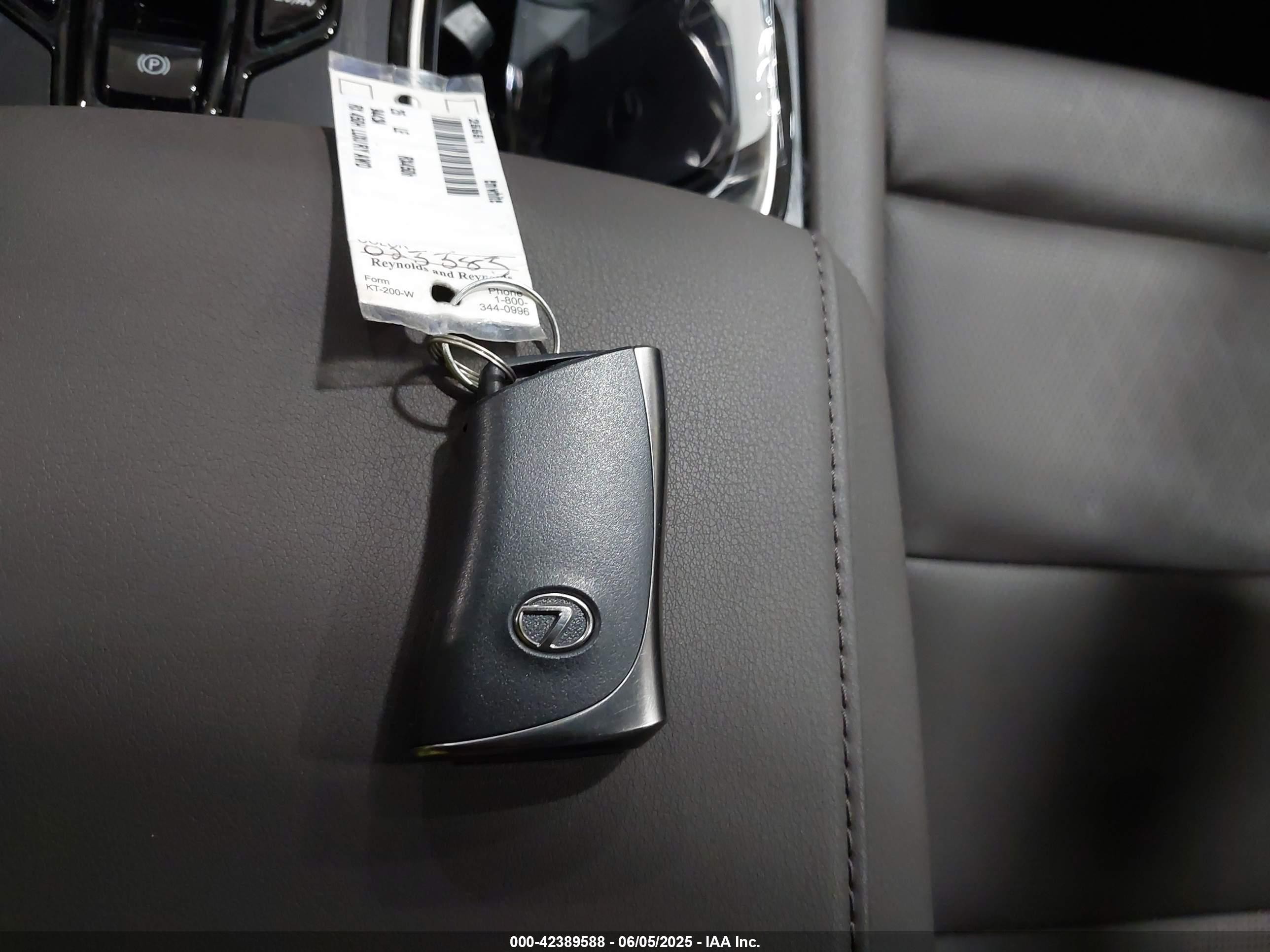 2025 Lexus Rx 450h+ Luxury White vin: JTJCJMGA6S2025585