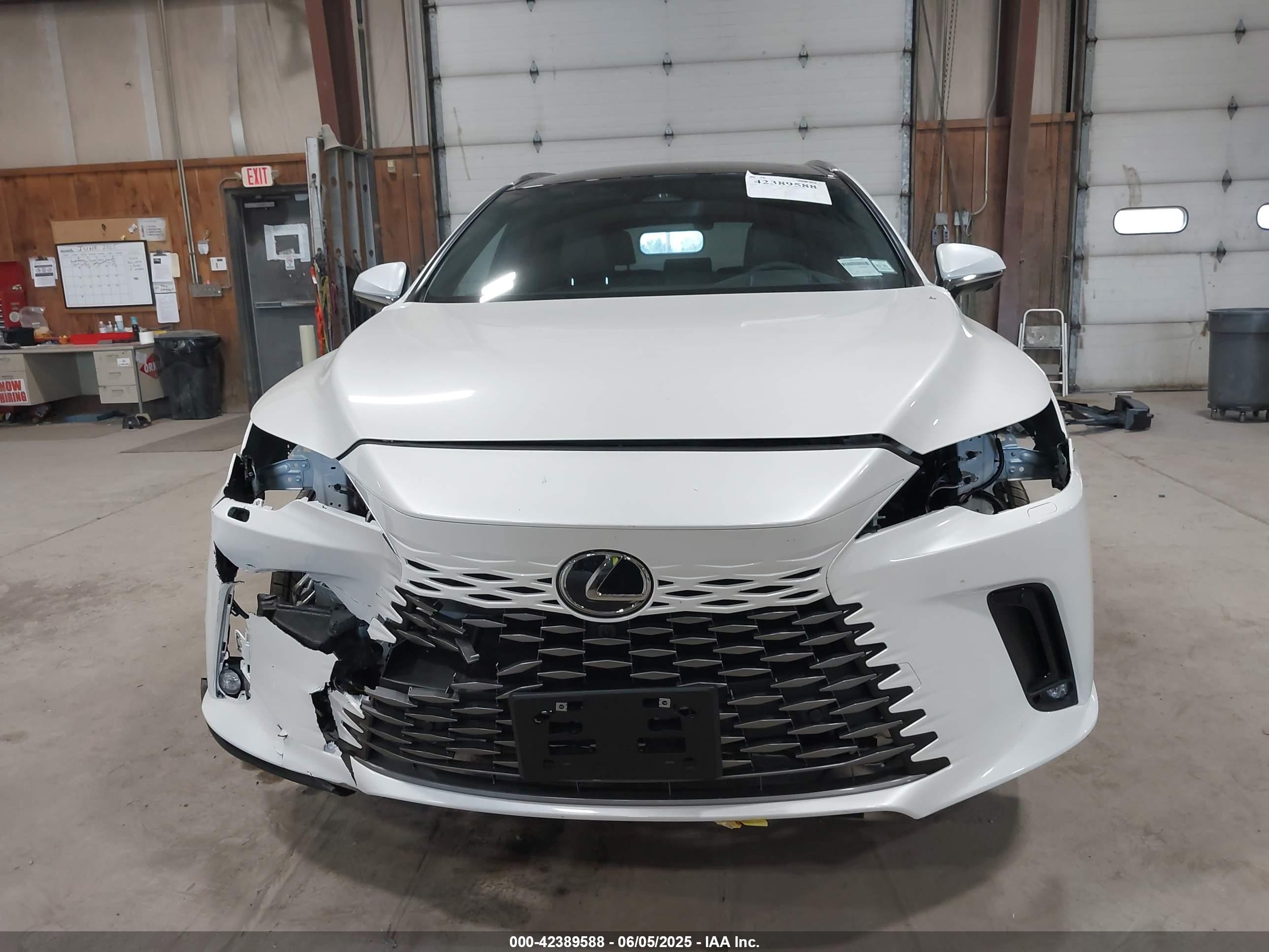 2025 Lexus Rx 450h+ Luxury White vin: JTJCJMGA6S2025585