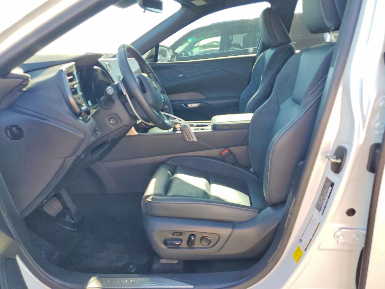 2025 Lexus Rx 450h+ Luxury White vin: JTJCJMGA9S2024690
