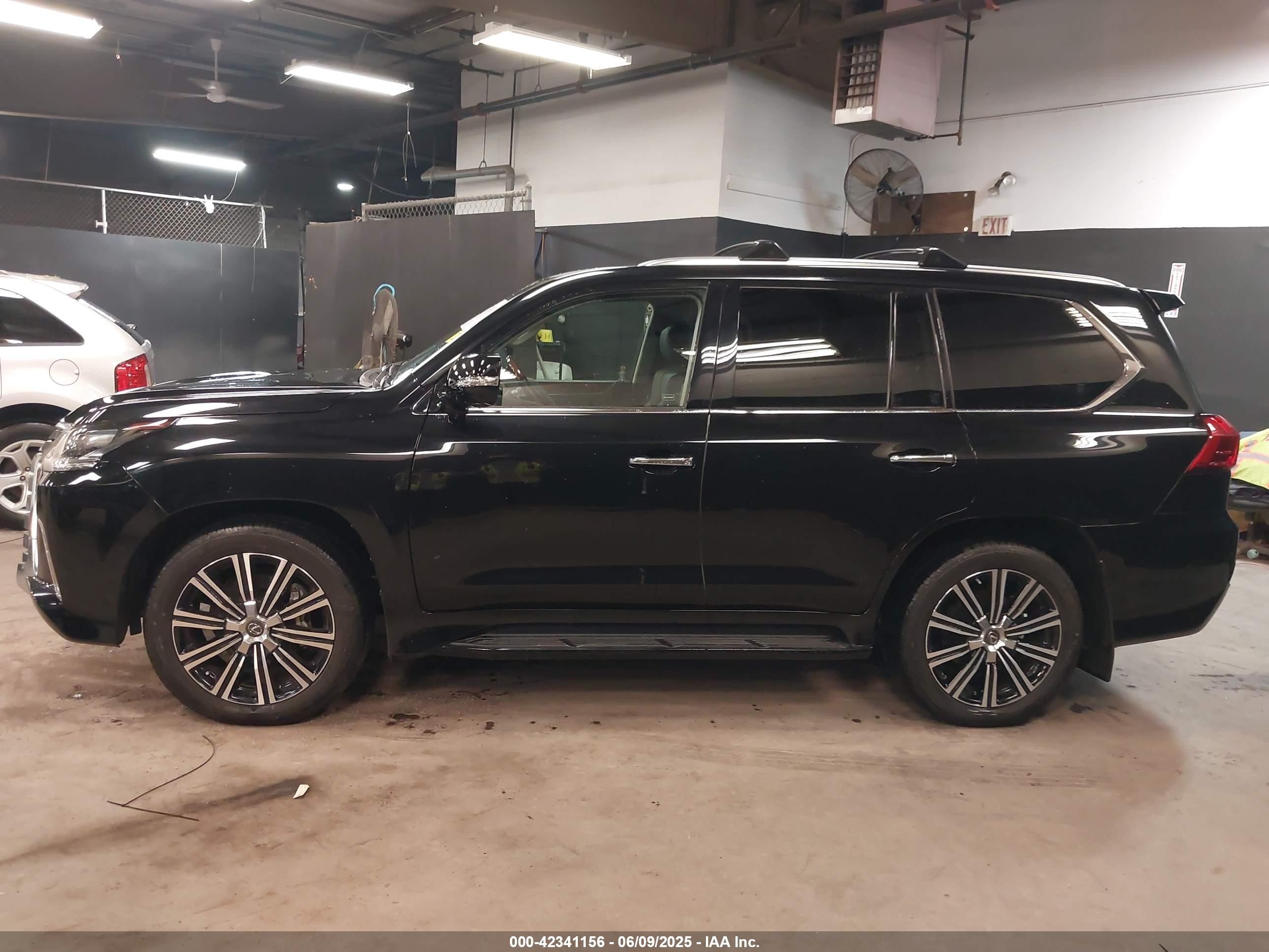 2021 Lexus Lx 570 Three-row/two-row Black vin: JTJDY7AX0M4352294