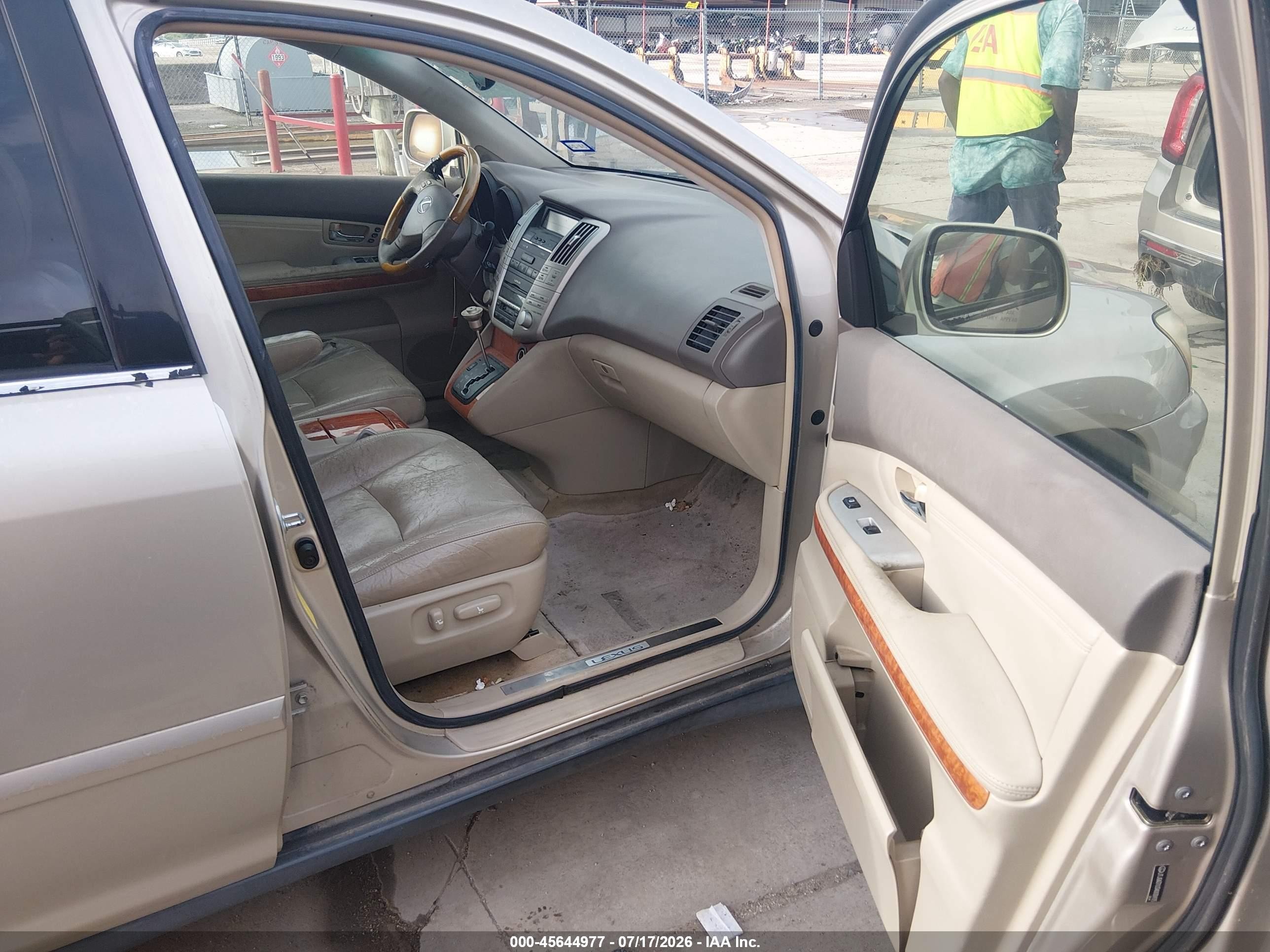 2004 Lexus Rx 330   Gold vin: JTJGA31U340030935