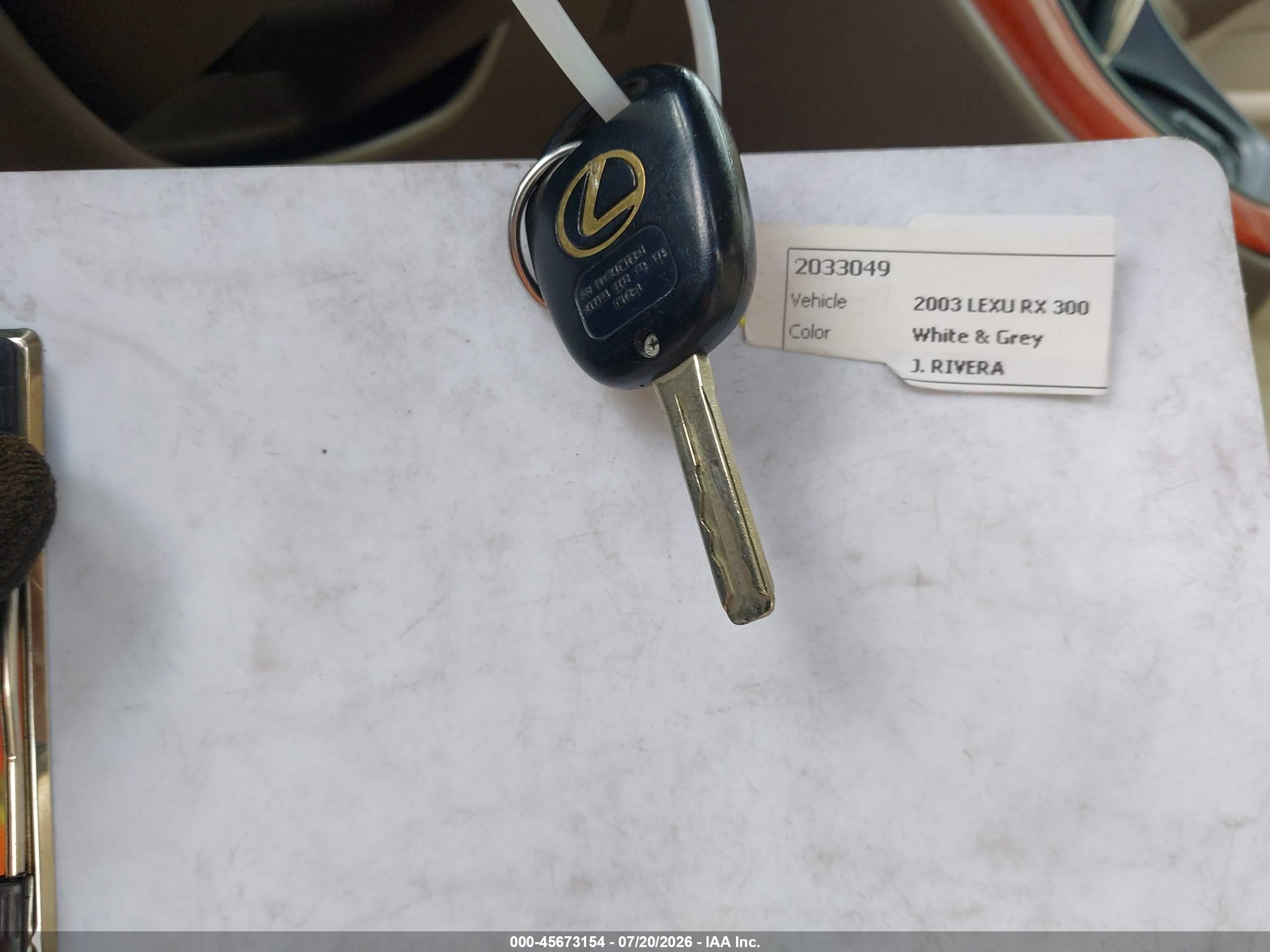 2003 Lexus Rx 300   White vin: JTJGF10U230155804