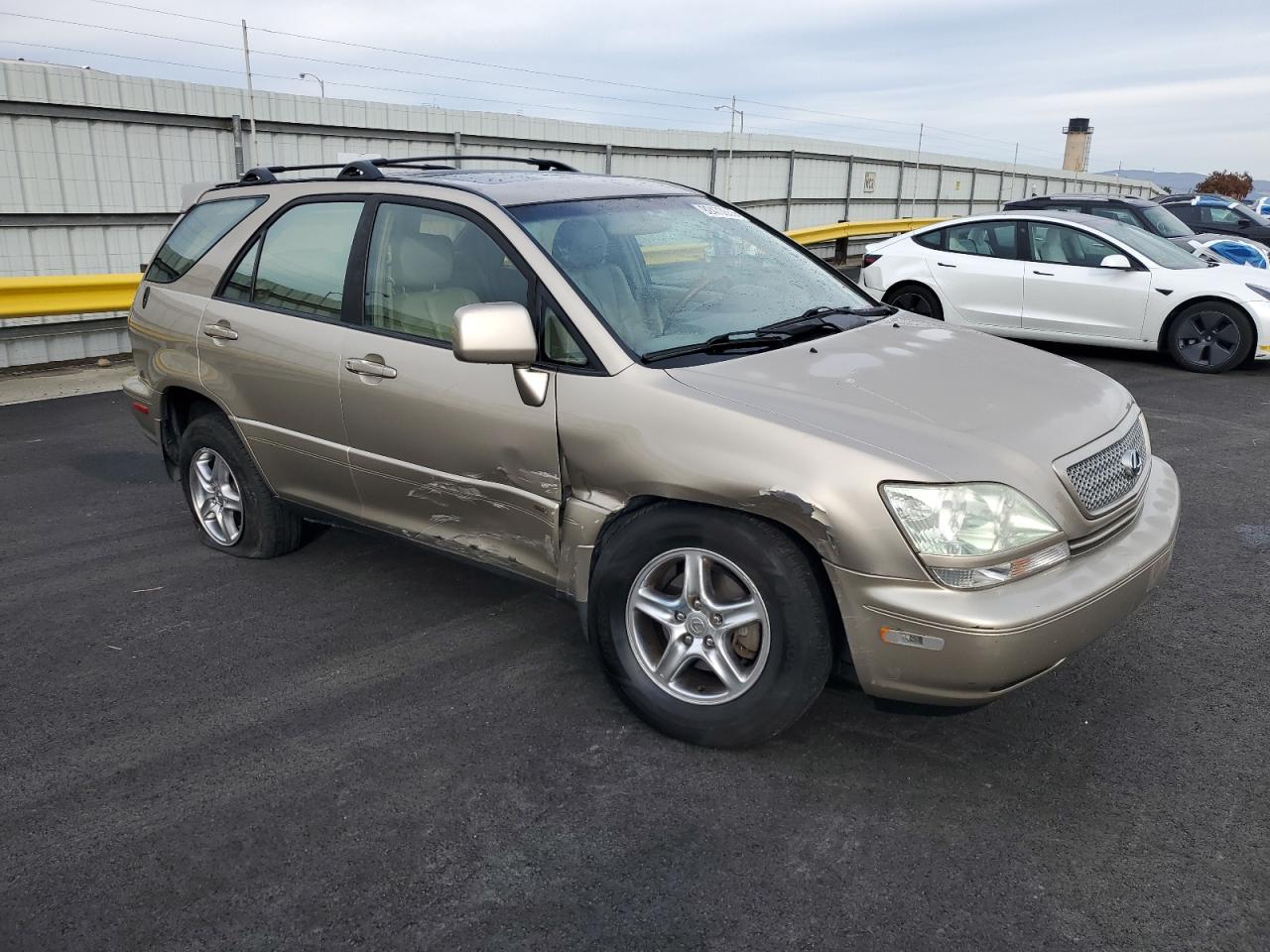 2002 Lexus Rx 300 Gold vin: JTJGF10U520143418