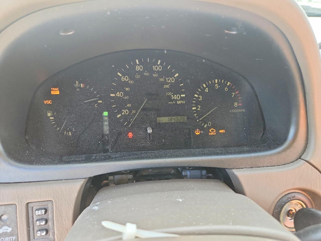 2002 Lexus 300 Gold vin: JTJGF10U520143953