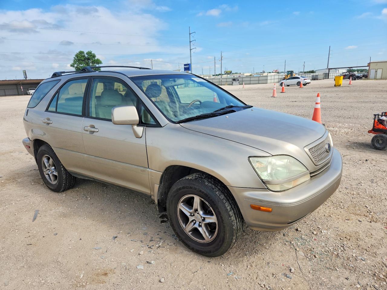2002 Lexus 300 Gold vin: JTJGF10U520143953