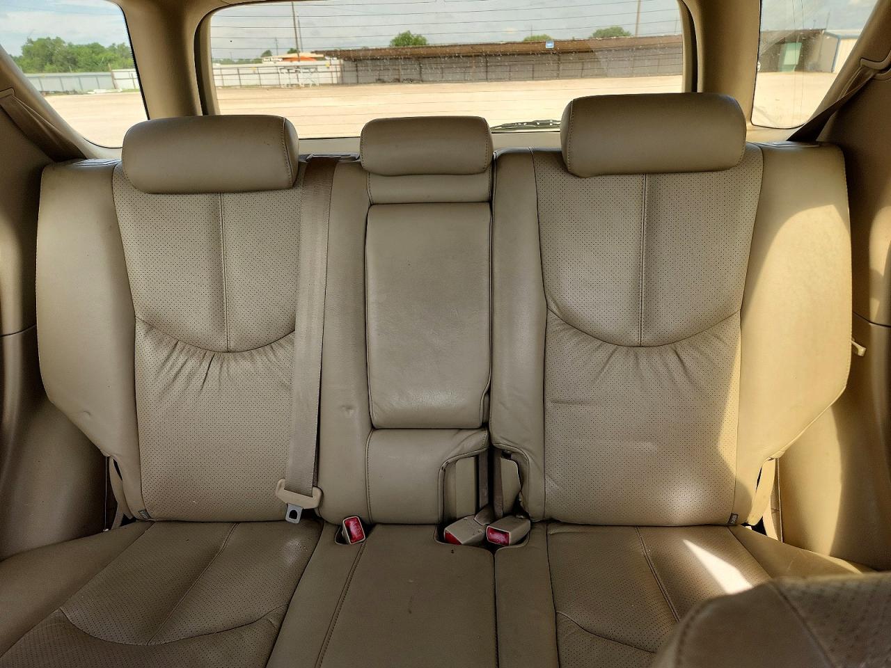 2002 Lexus 300 Gold vin: JTJGF10U520143953
