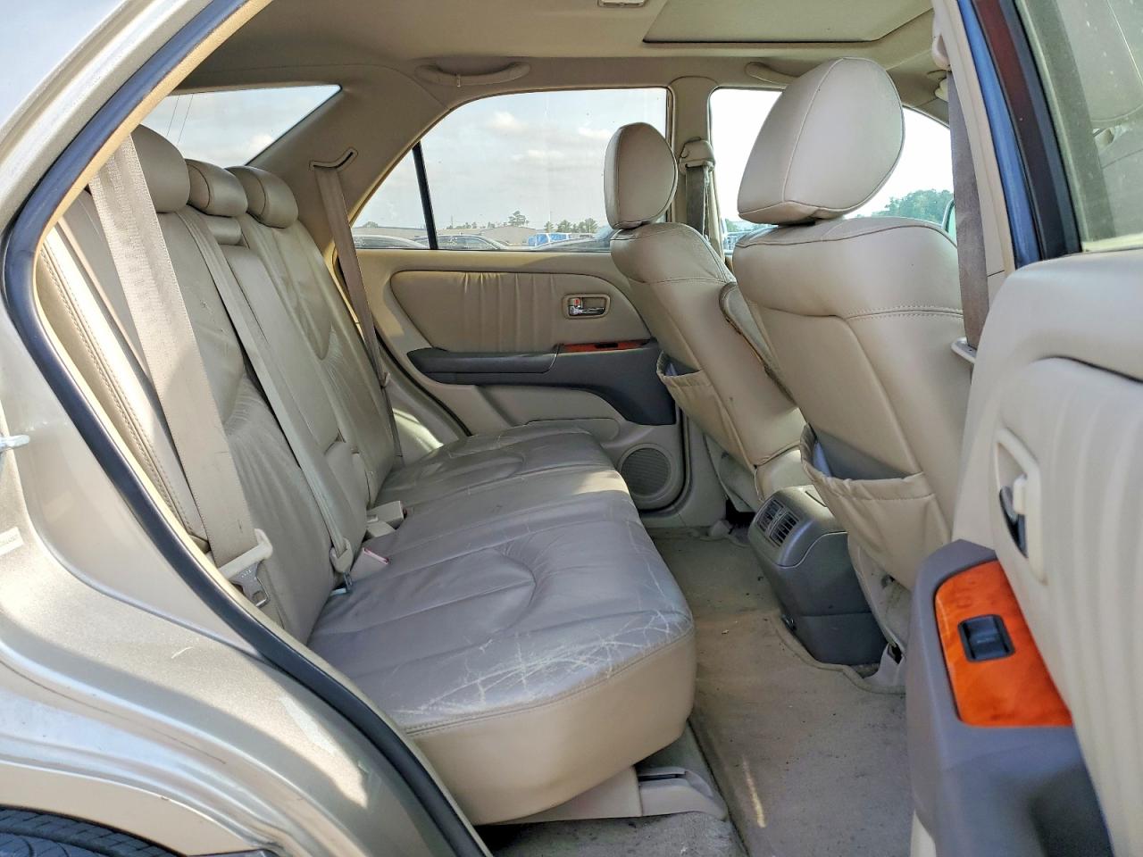 2002 Lexus Rx 300 Gold vin: JTJGF10U720142027