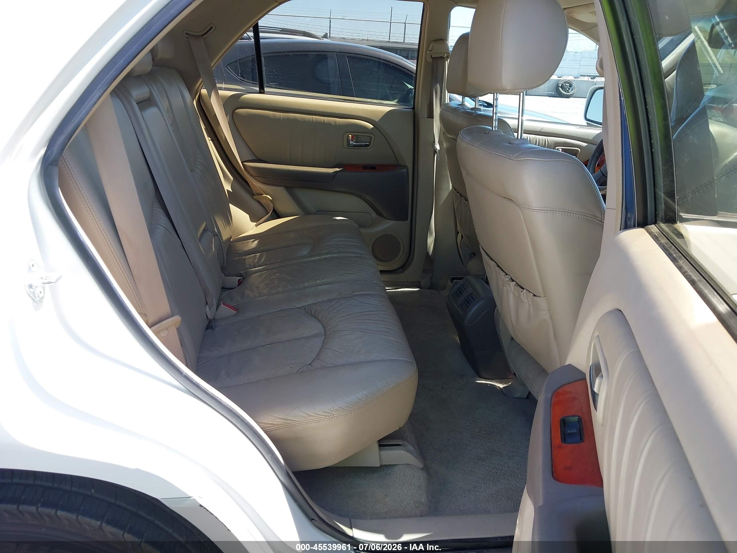 2001 Lexus Rx 300   White vin: JTJGF10U810115885