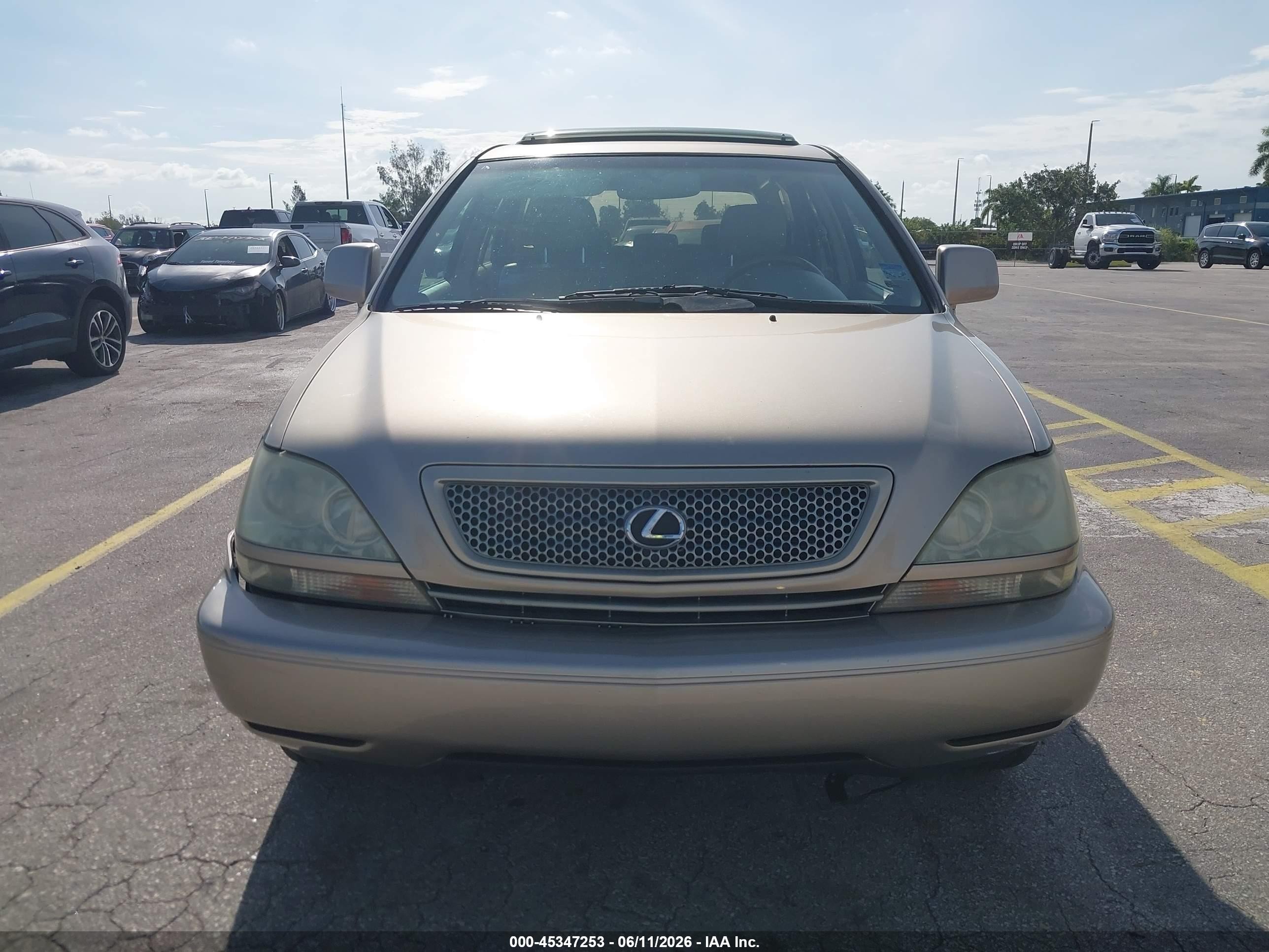 2002 Lexus Rx 300   Gold vin: JTJGF10U920138609