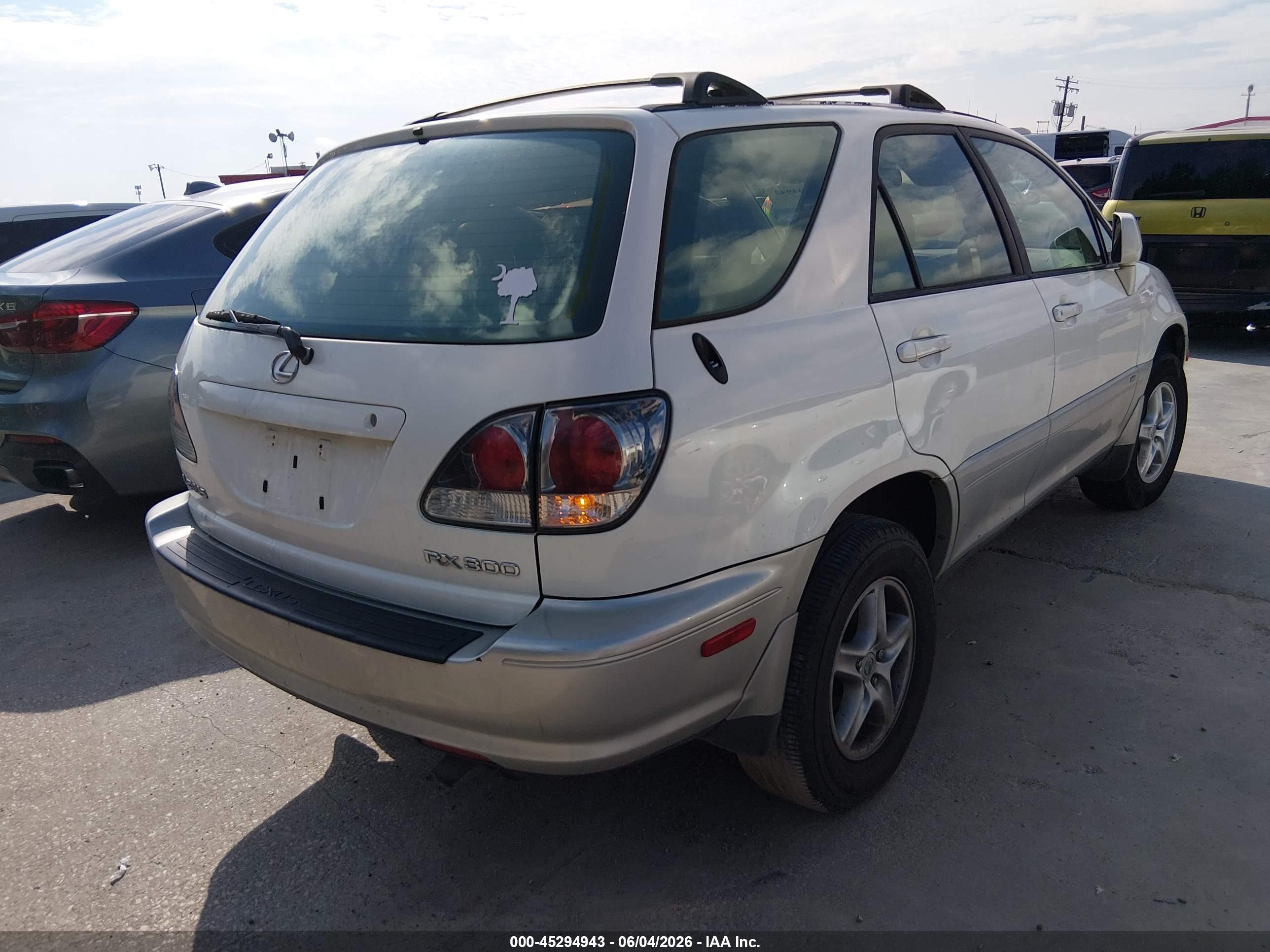 2002 Lexus Rx 300   White vin: JTJHF10U720266044