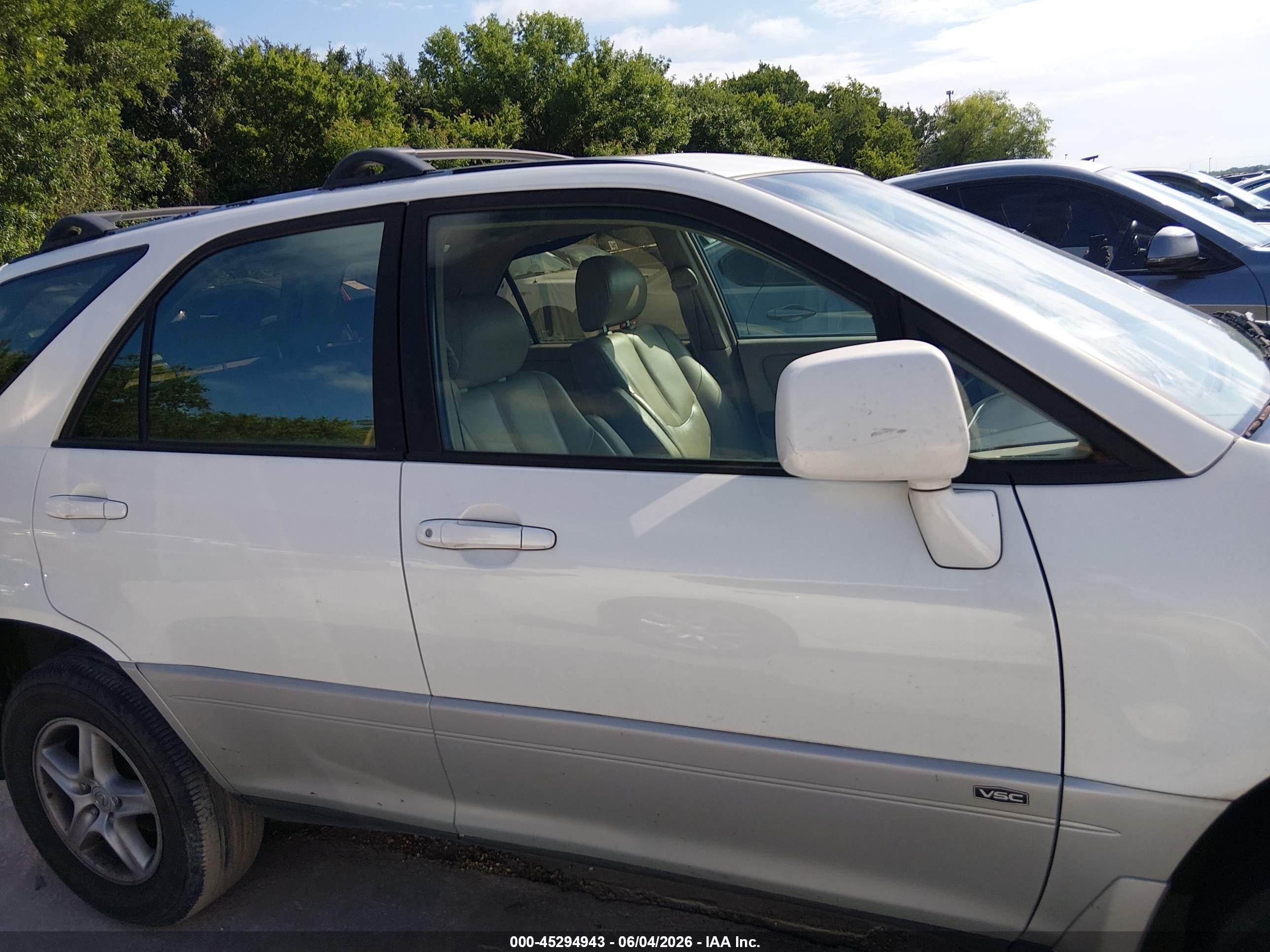 2002 Lexus Rx 300   White vin: JTJHF10U720266044