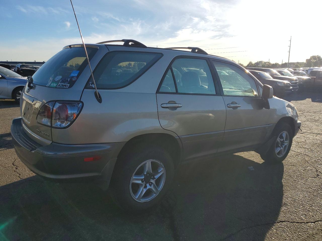 2003 Lexus Rx 300 Gold vin: JTJHF10U730302624
