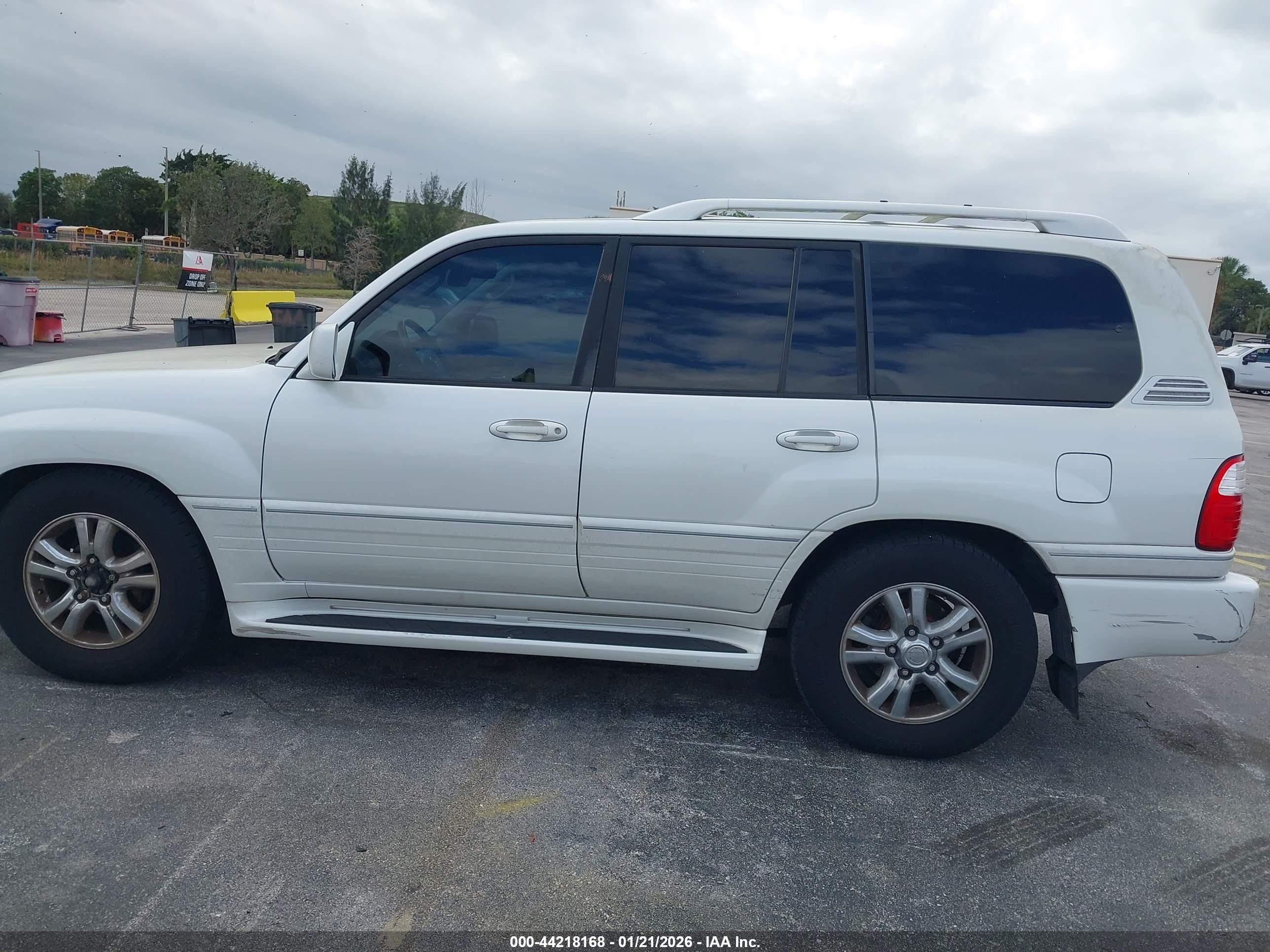 2005 Lexus Lx 470   White vin: JTJHT00W153549949