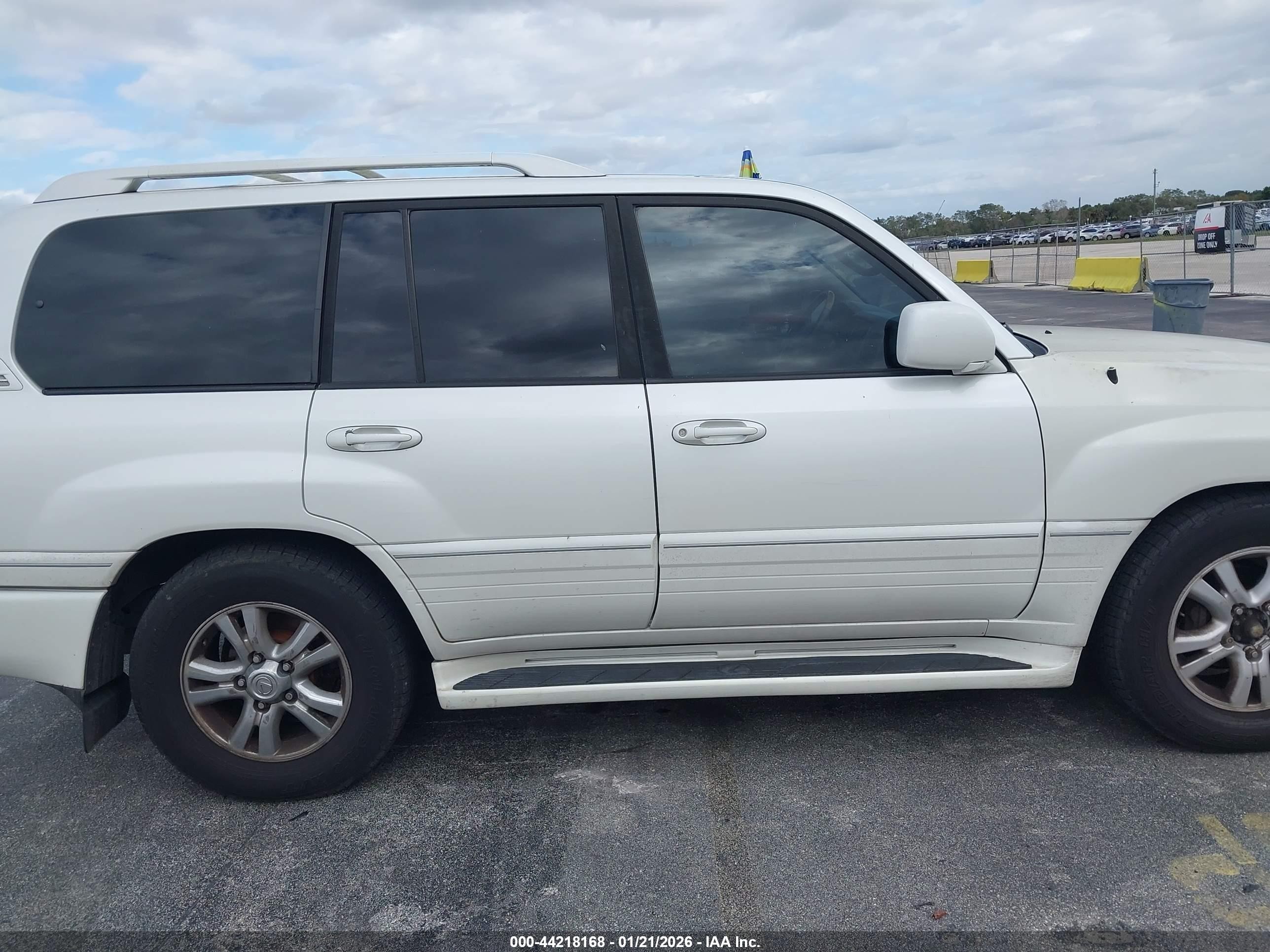 2005 Lexus Lx 470   White vin: JTJHT00W153549949