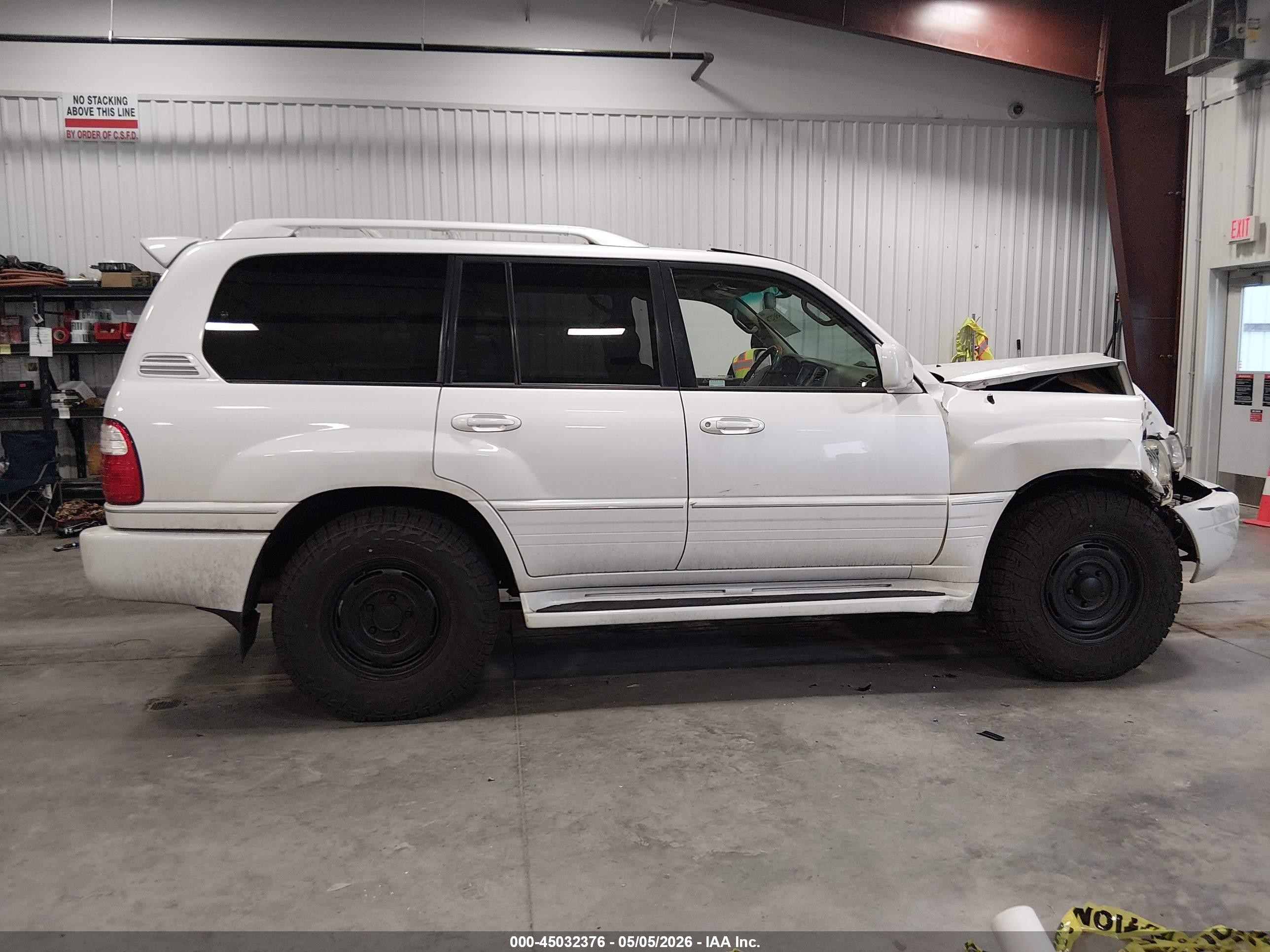 2004 Lexus Lx 470   White vin: JTJHT00W243543401