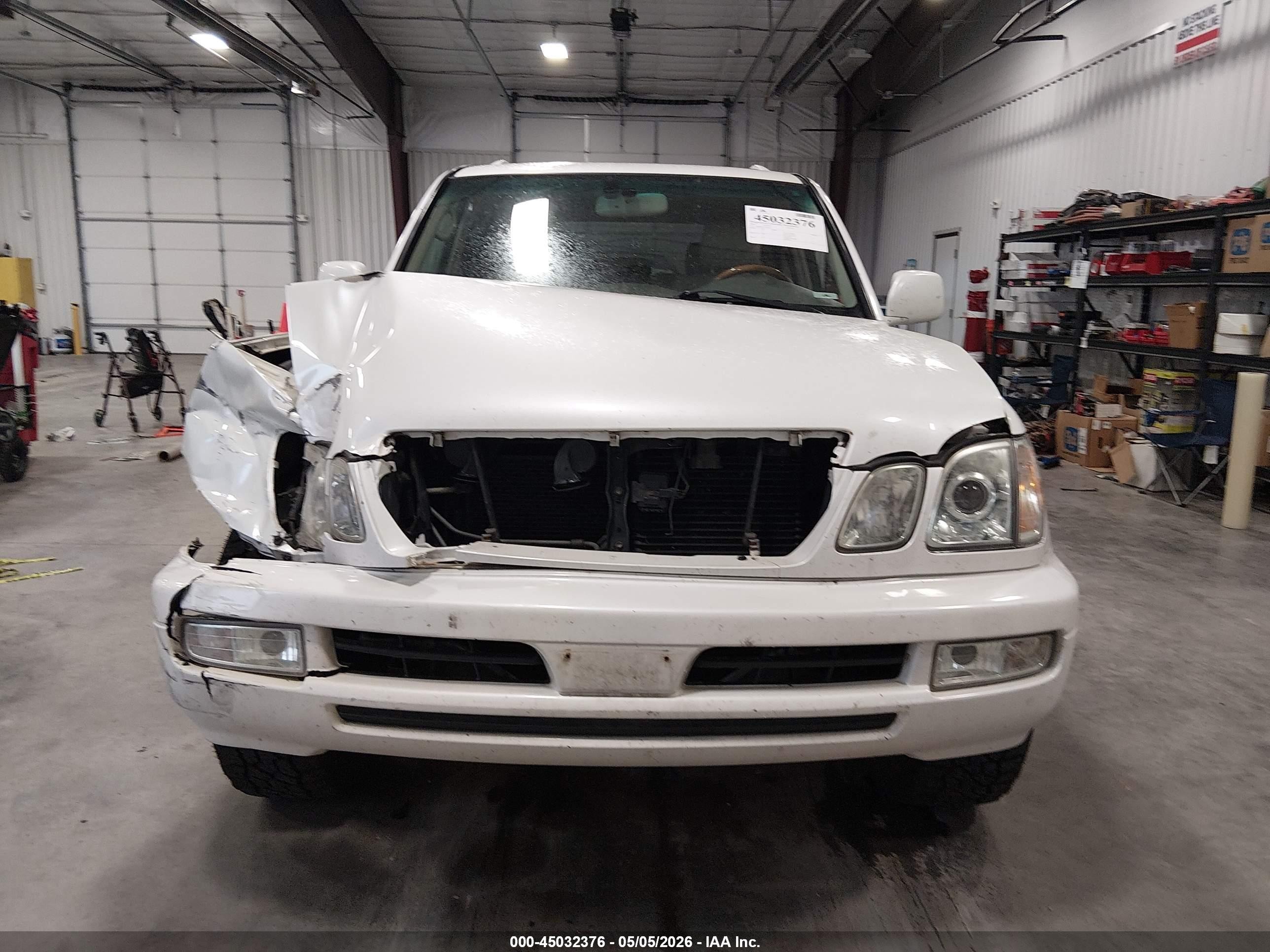 2004 Lexus Lx 470   White vin: JTJHT00W243543401