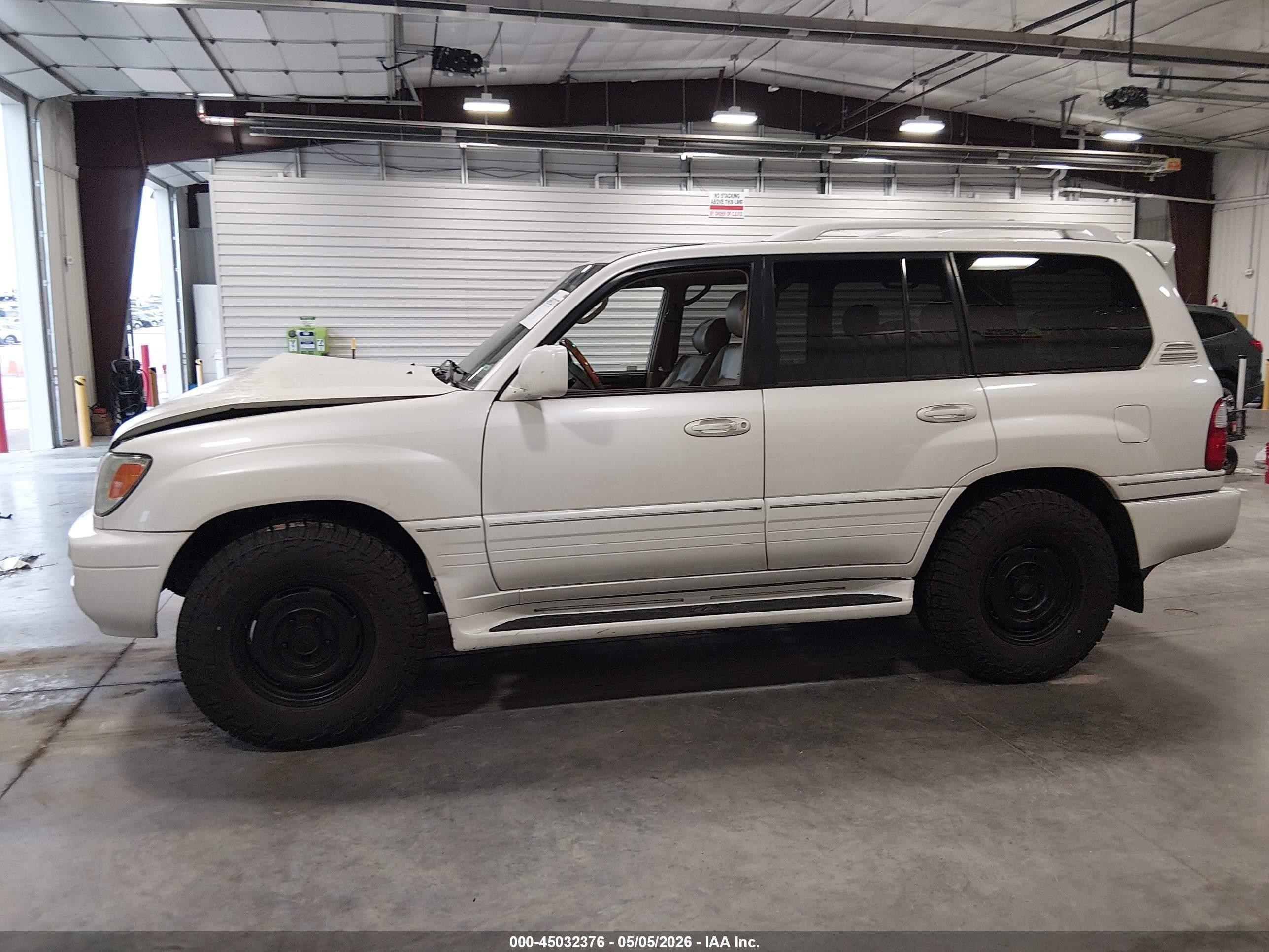 2004 Lexus Lx 470   White vin: JTJHT00W243543401