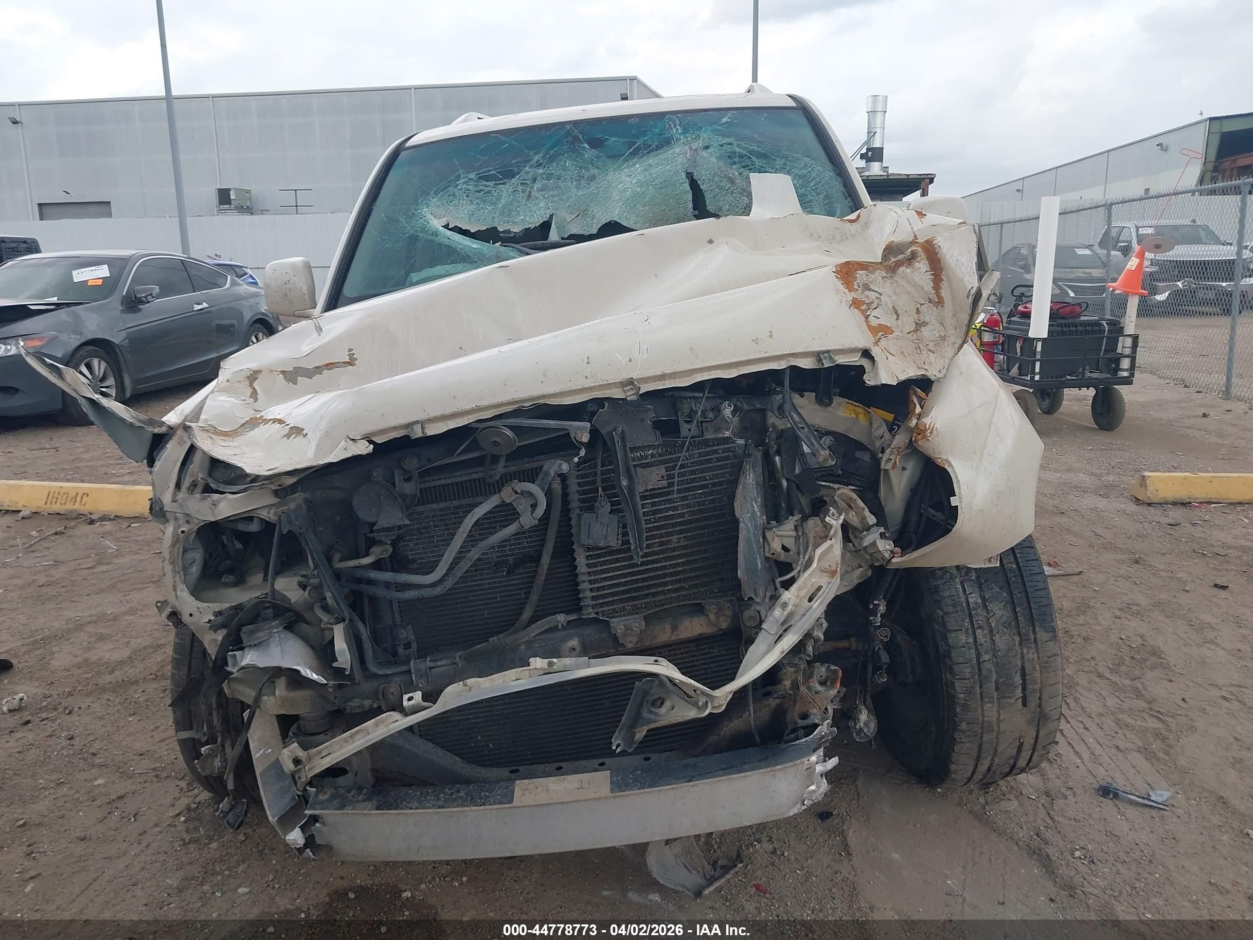2005 Lexus Lx 470   Beige vin: JTJHT00W254000027