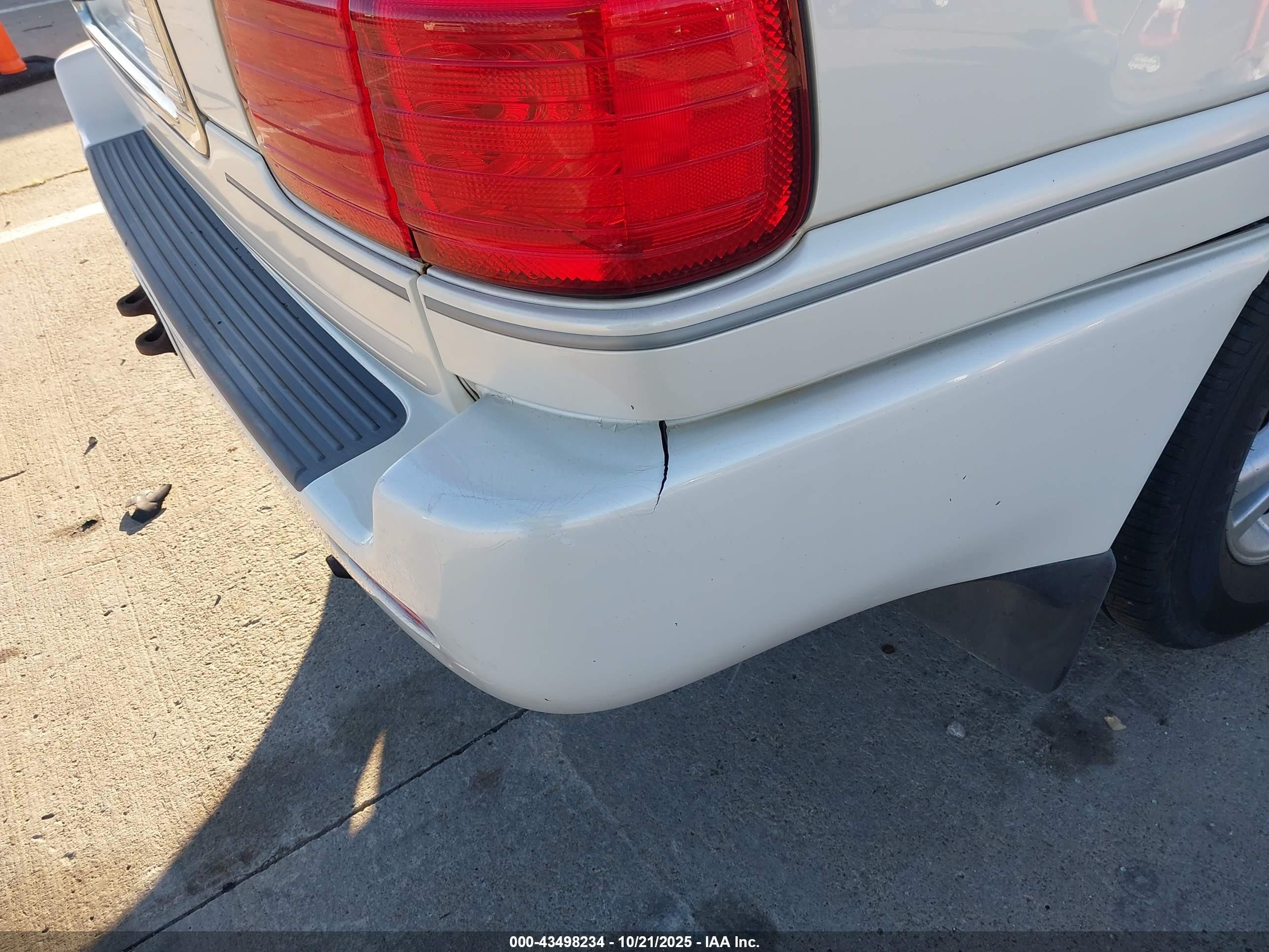 2003 Lexus Lx 470   White vin: JTJHT00W333525469