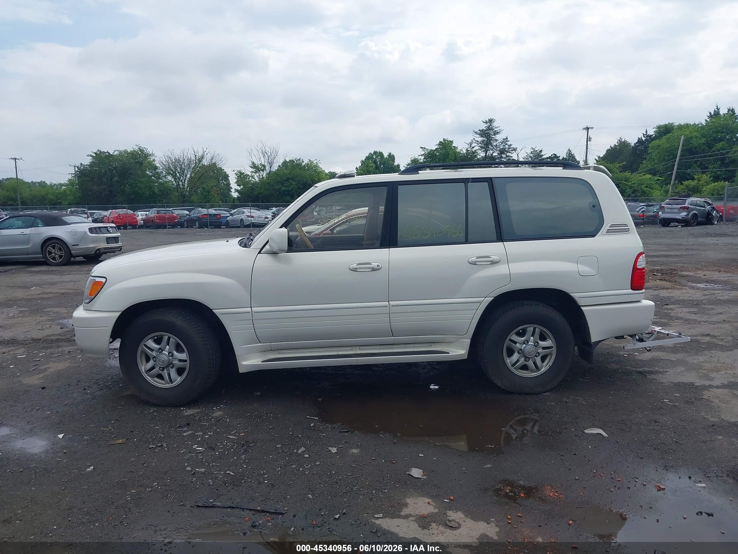 2002 Lexus Lx 470   White vin: JTJHT00W423517461