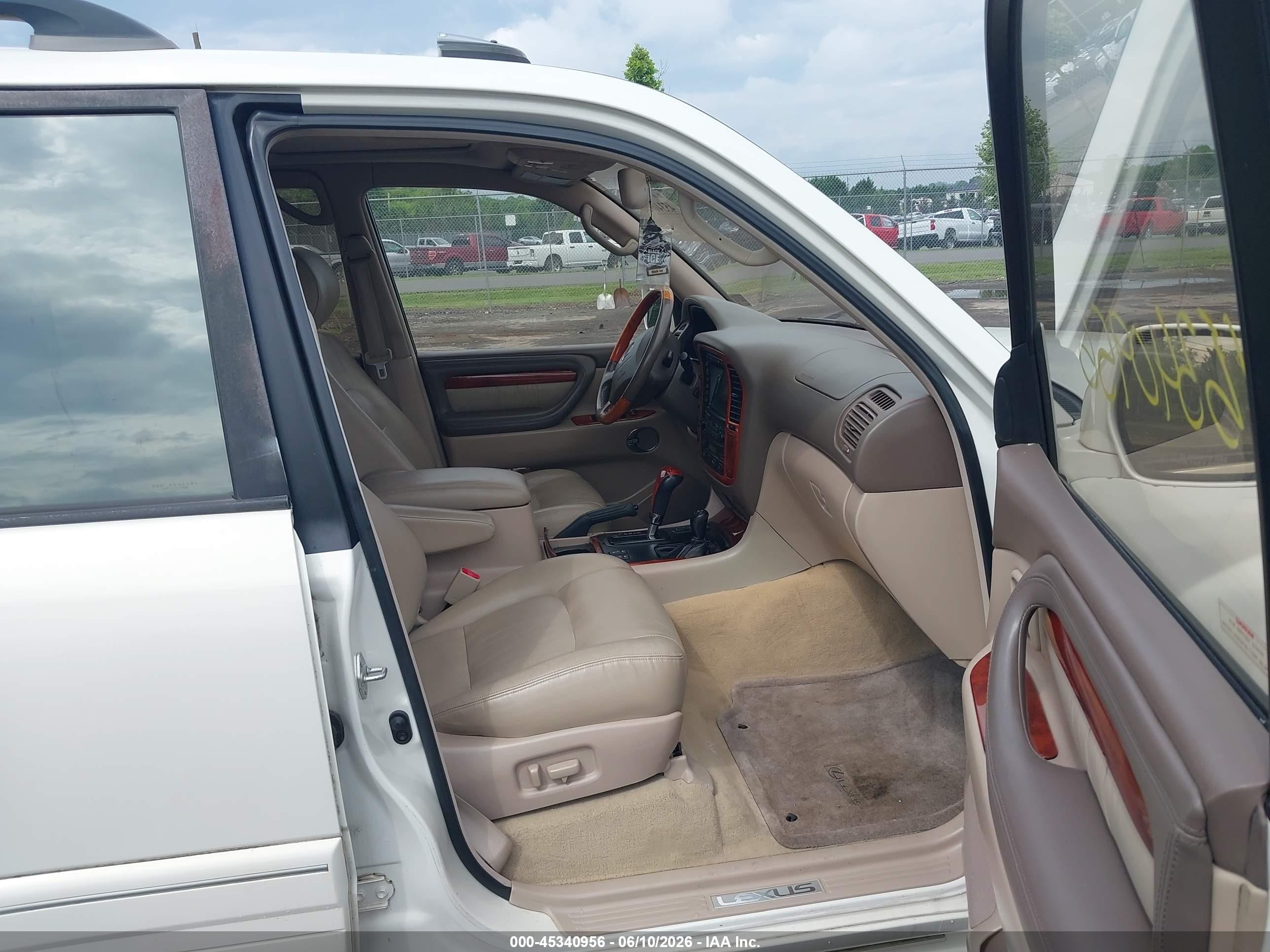 2002 Lexus Lx 470   White vin: JTJHT00W423517461