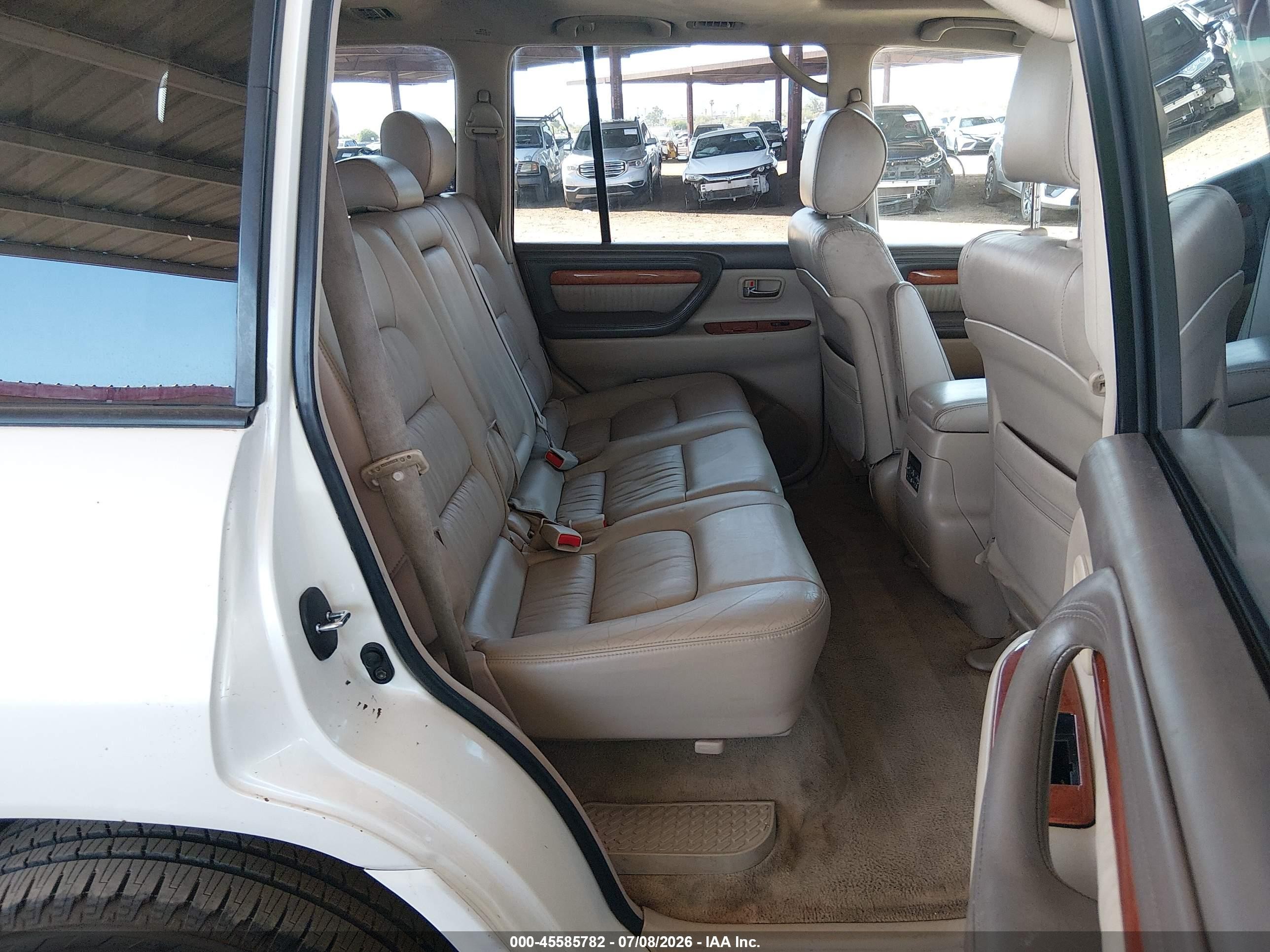 2004 Lexus Lx 470   White vin: JTJHT00W443540368