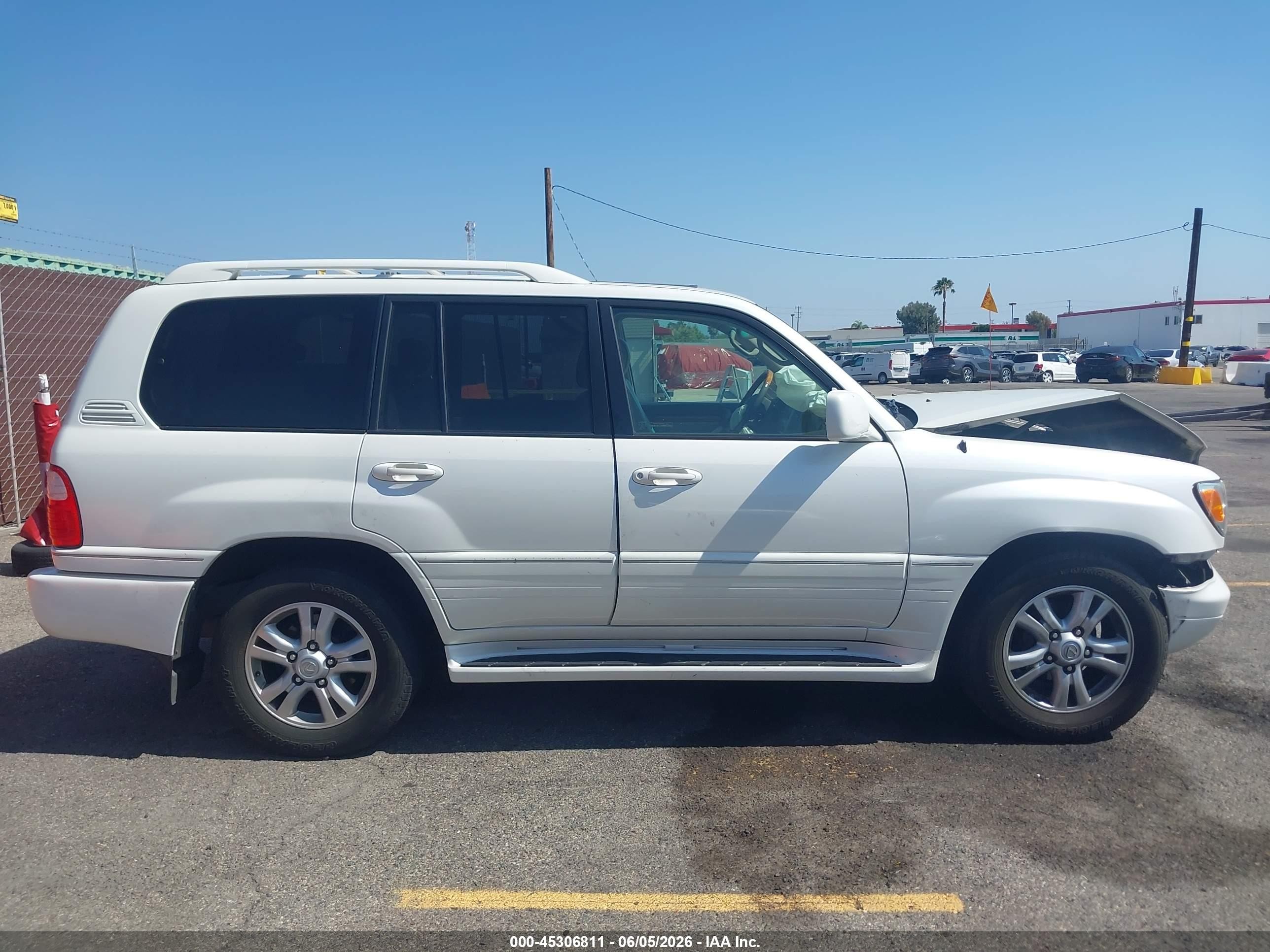 2004 Lexus Lx 470   White vin: JTJHT00W543536779