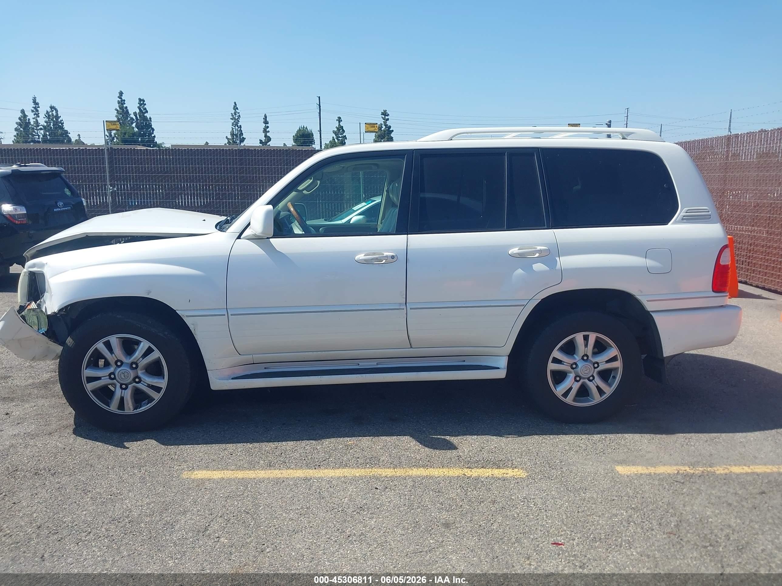2004 Lexus Lx 470   White vin: JTJHT00W543536779