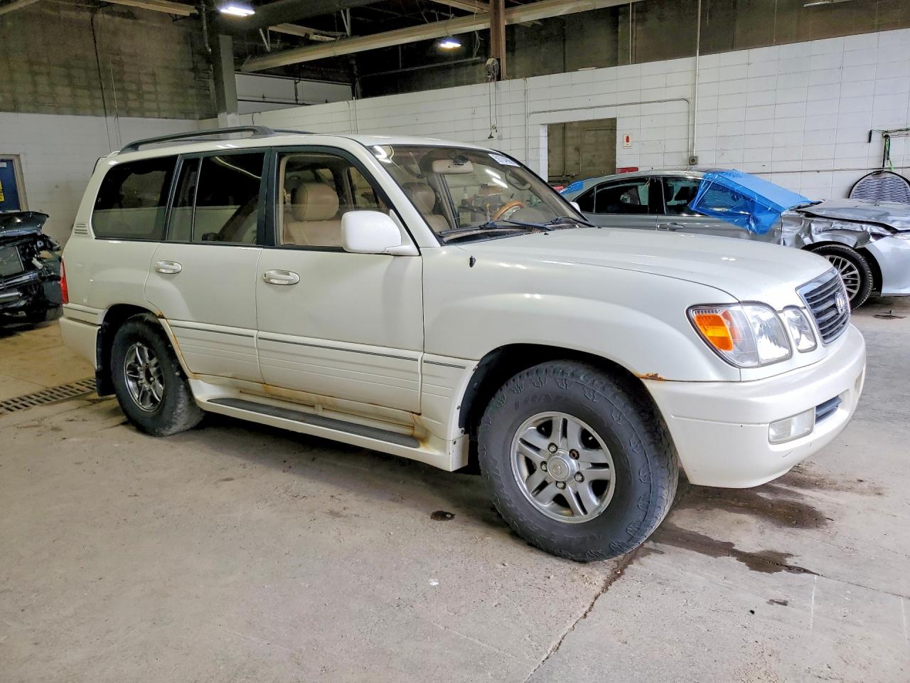 2002 Lexus Lx 470 Cream vin: JTJHT00W623522919