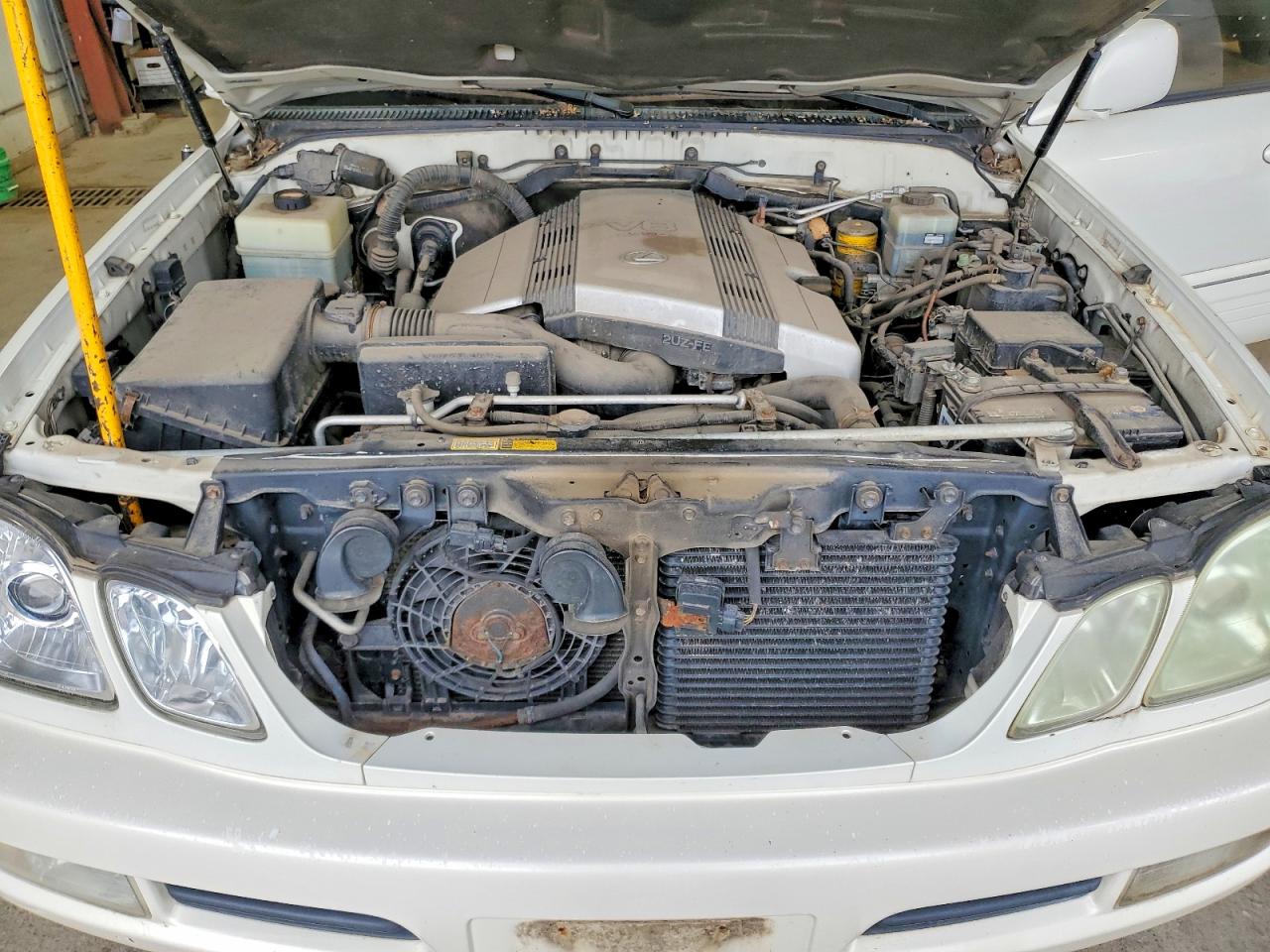 2002 Lexus Lx 470 Cream vin: JTJHT00W623522919