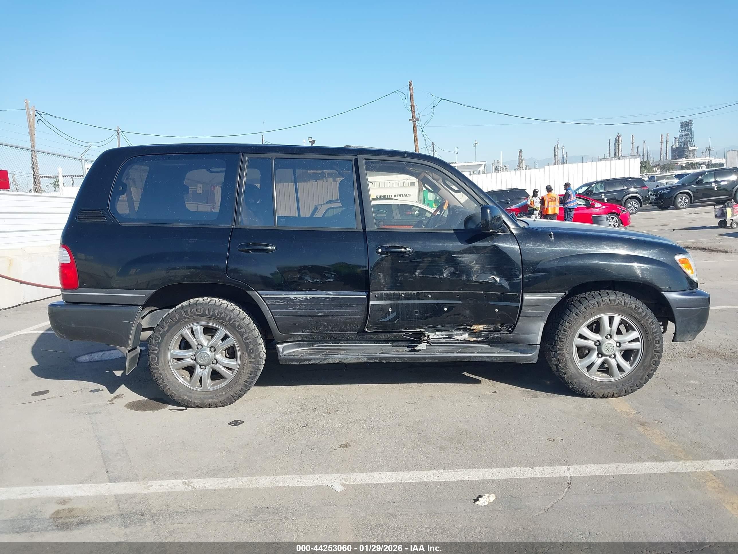 2003 Lexus Lx 470   Black vin: JTJHT00W633533646