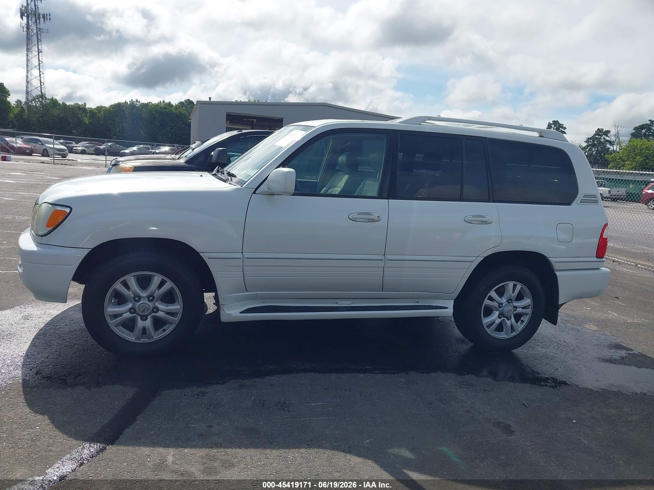 2005 Lexus Lx 470   White vin: JTJHT00W654001004