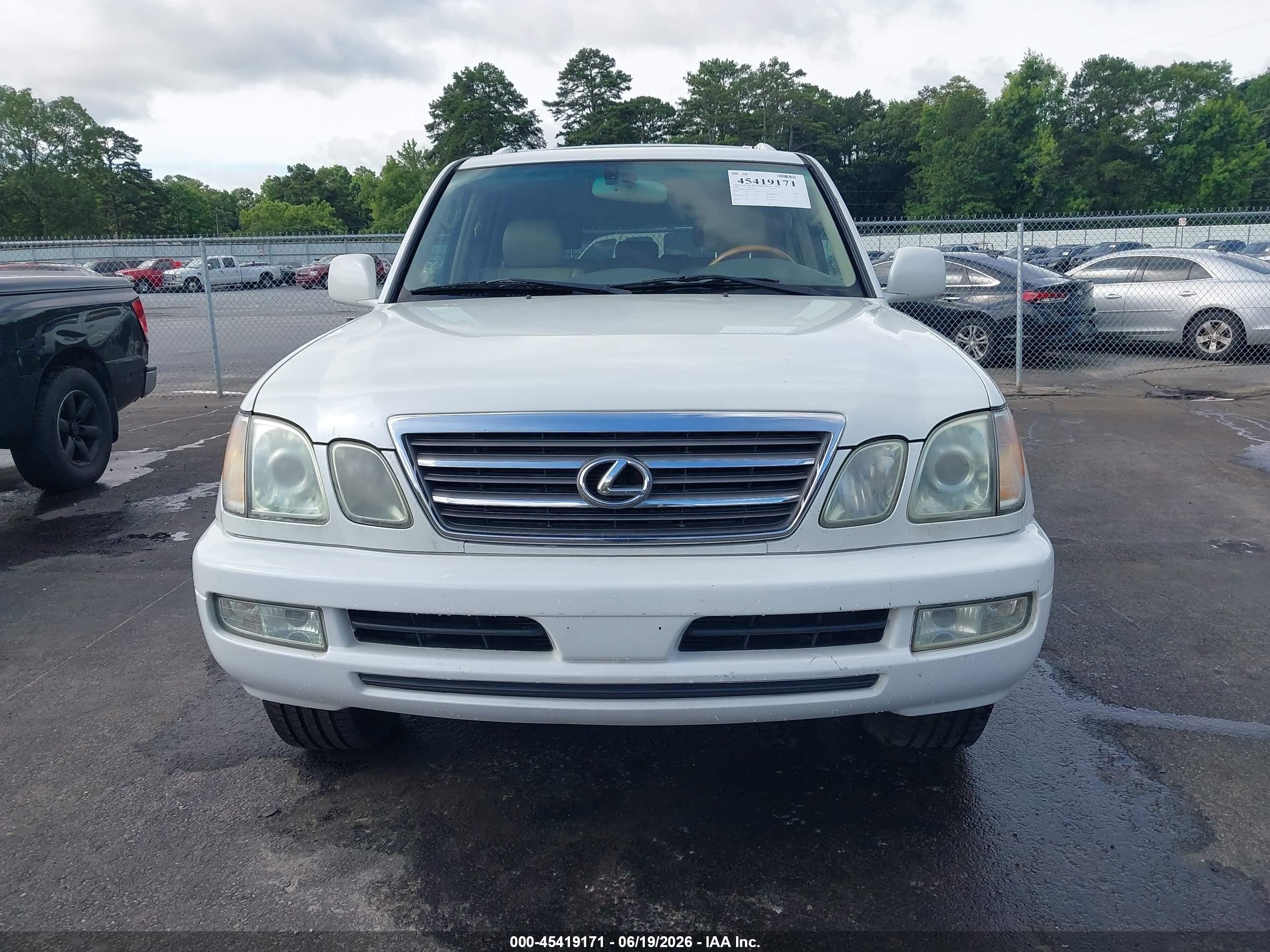 2005 Lexus Lx 470   White vin: JTJHT00W654001004