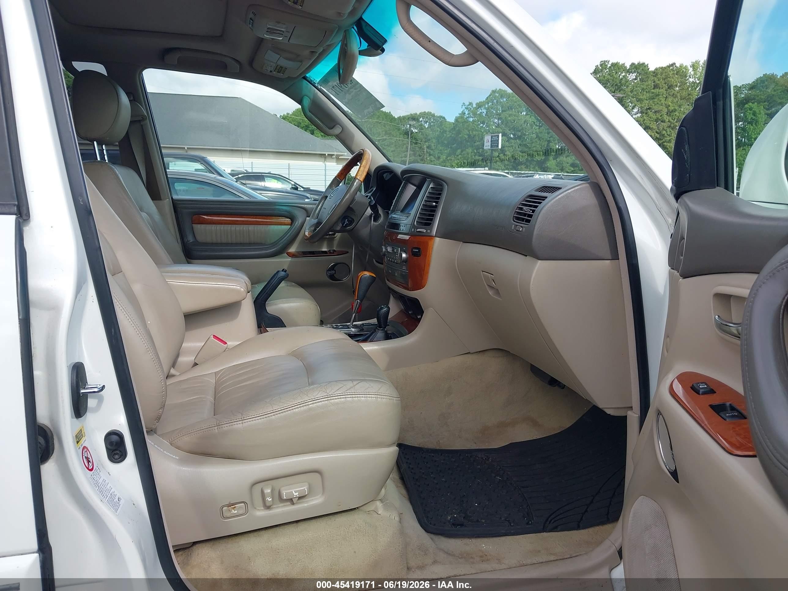 2005 Lexus Lx 470   White vin: JTJHT00W654001004