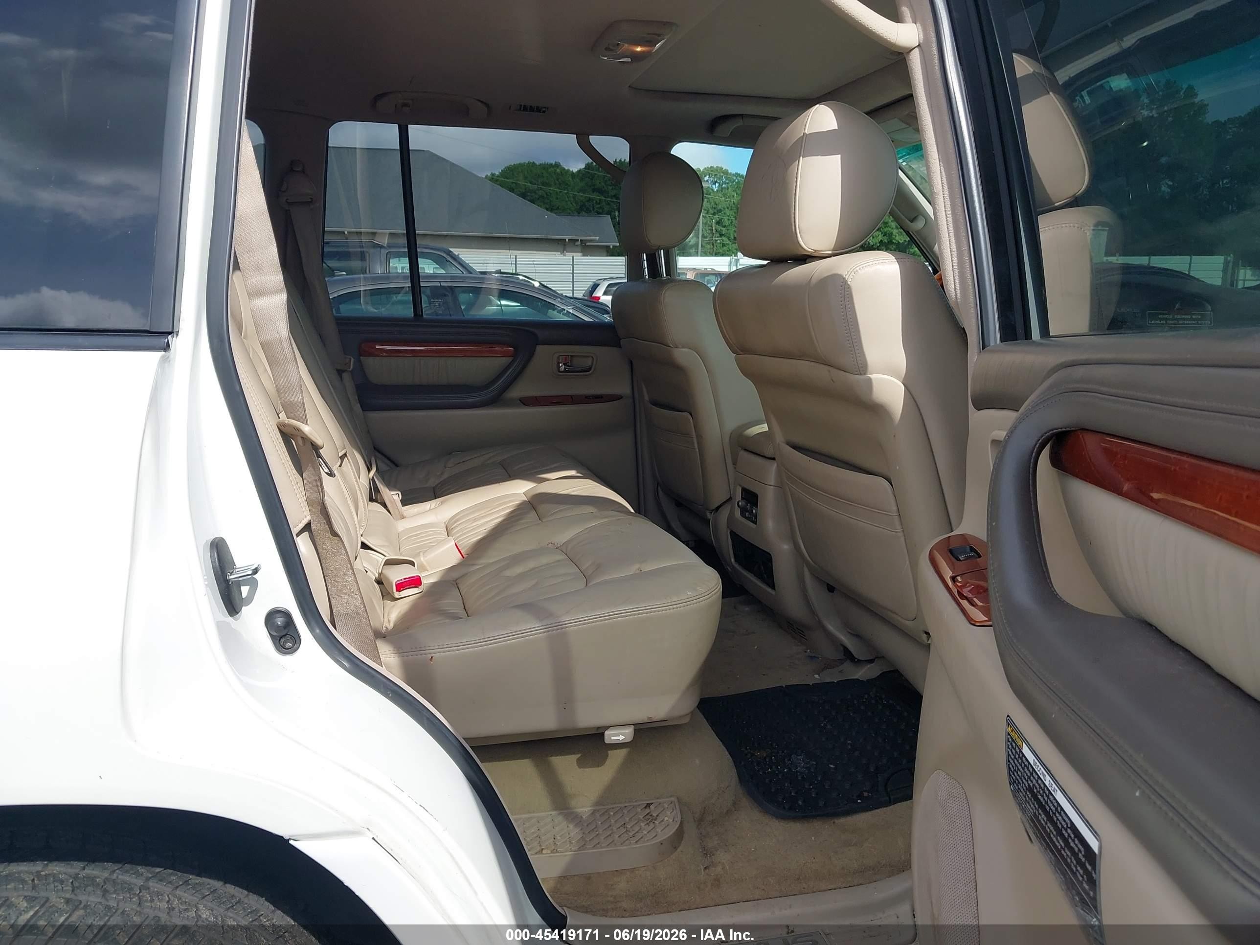 2005 Lexus Lx 470   White vin: JTJHT00W654001004