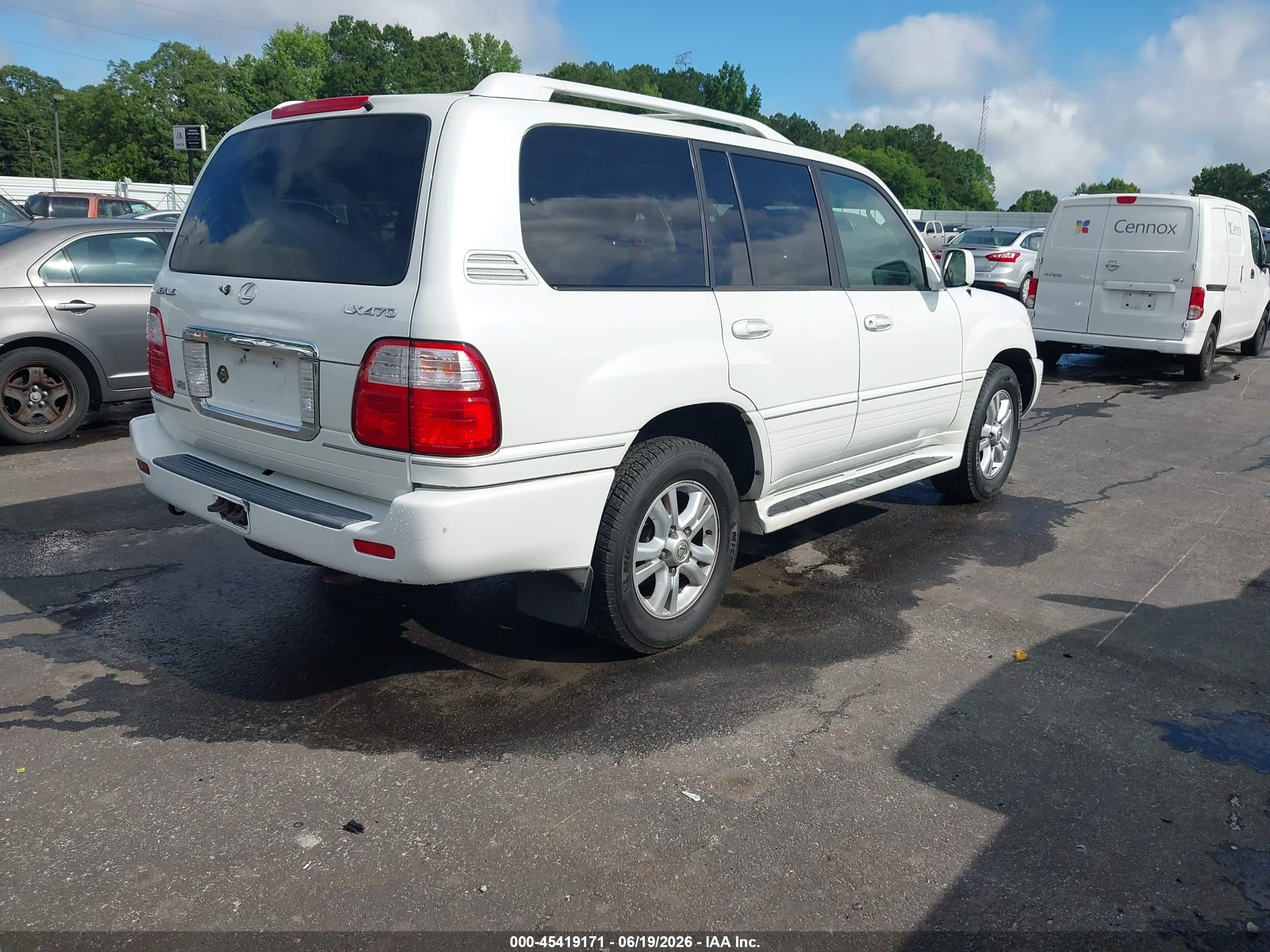 2005 Lexus Lx 470   White vin: JTJHT00W654001004
