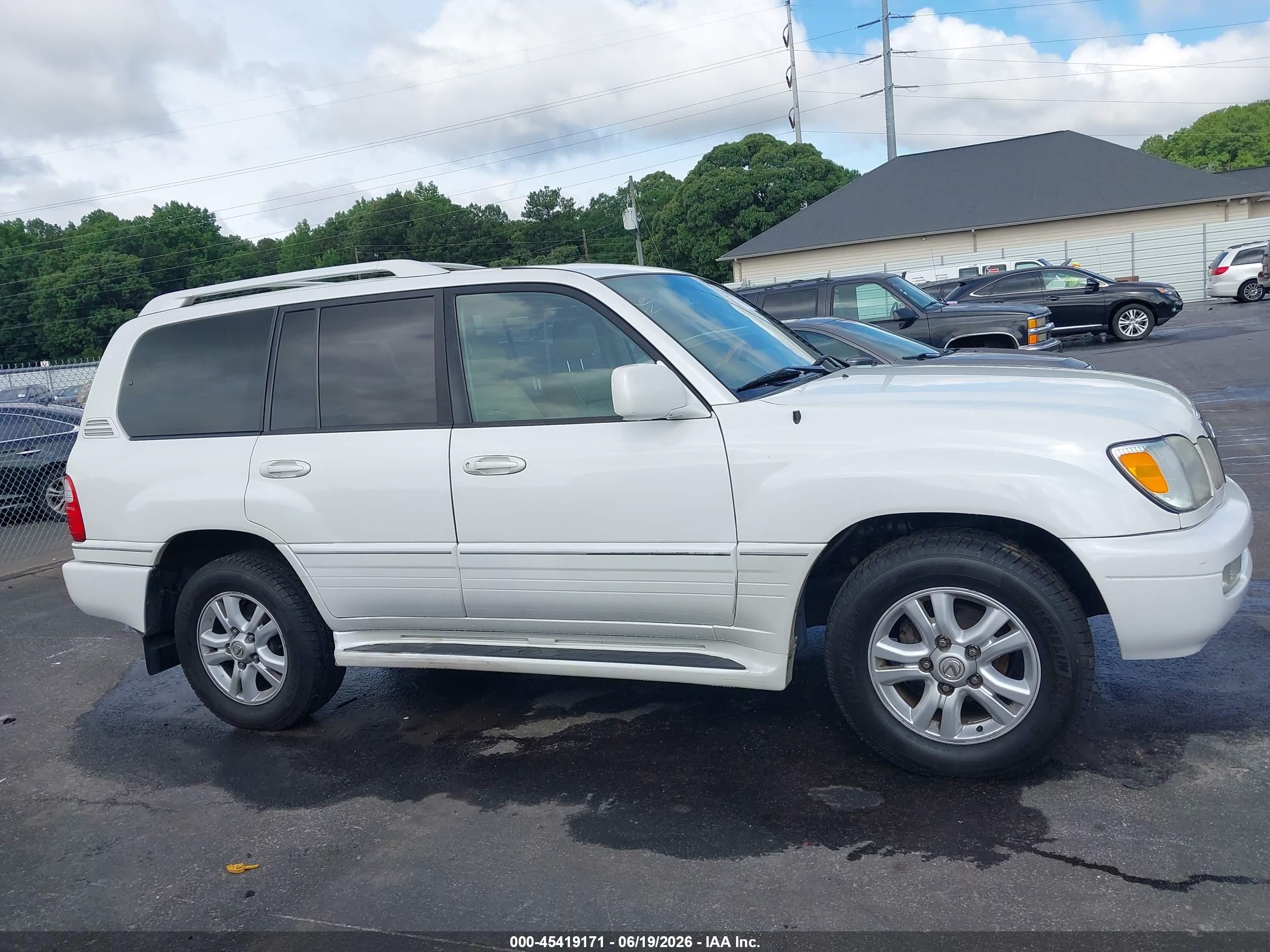2005 Lexus Lx 470   White vin: JTJHT00W654001004