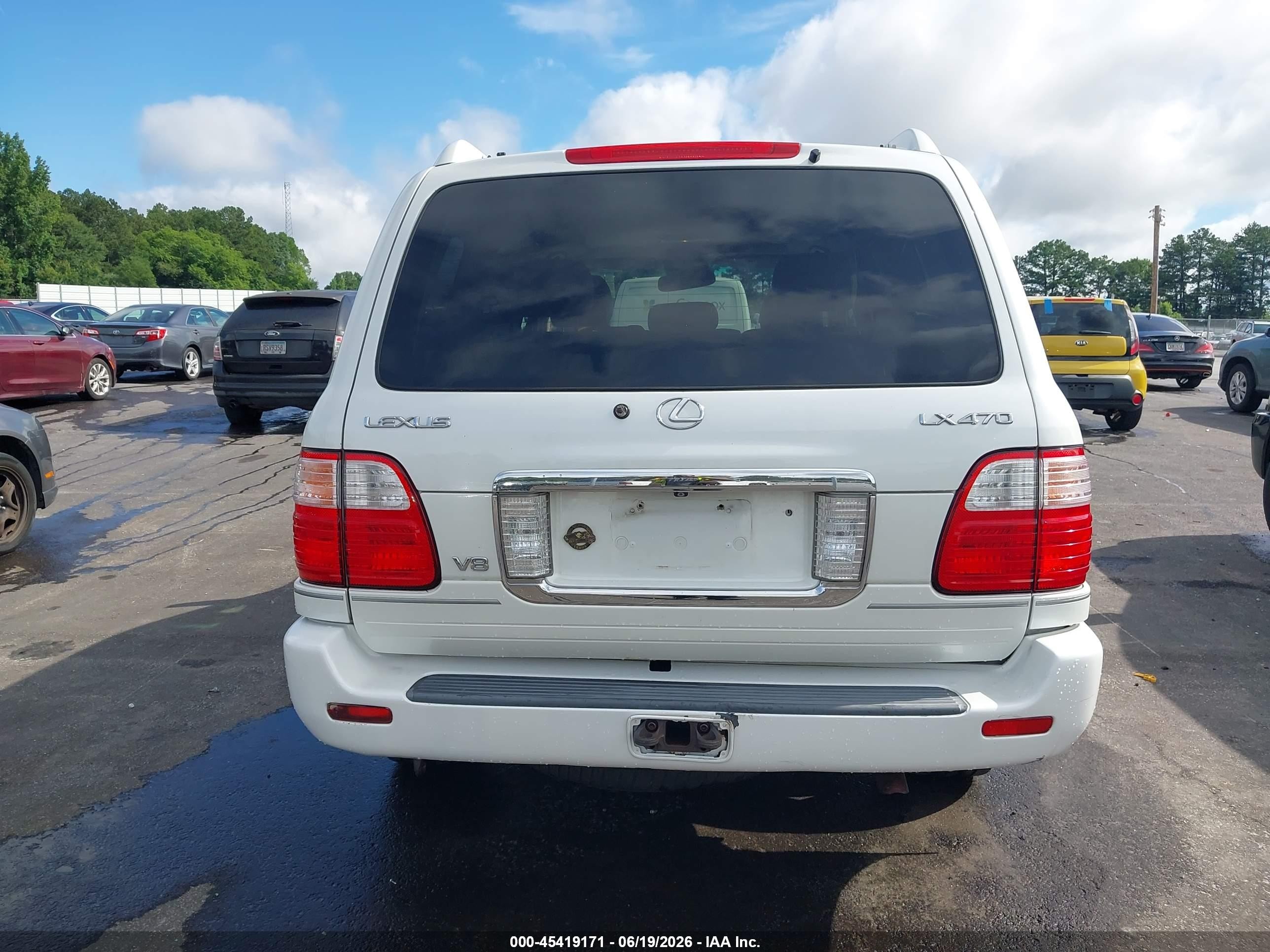 2005 Lexus Lx 470   White vin: JTJHT00W654001004