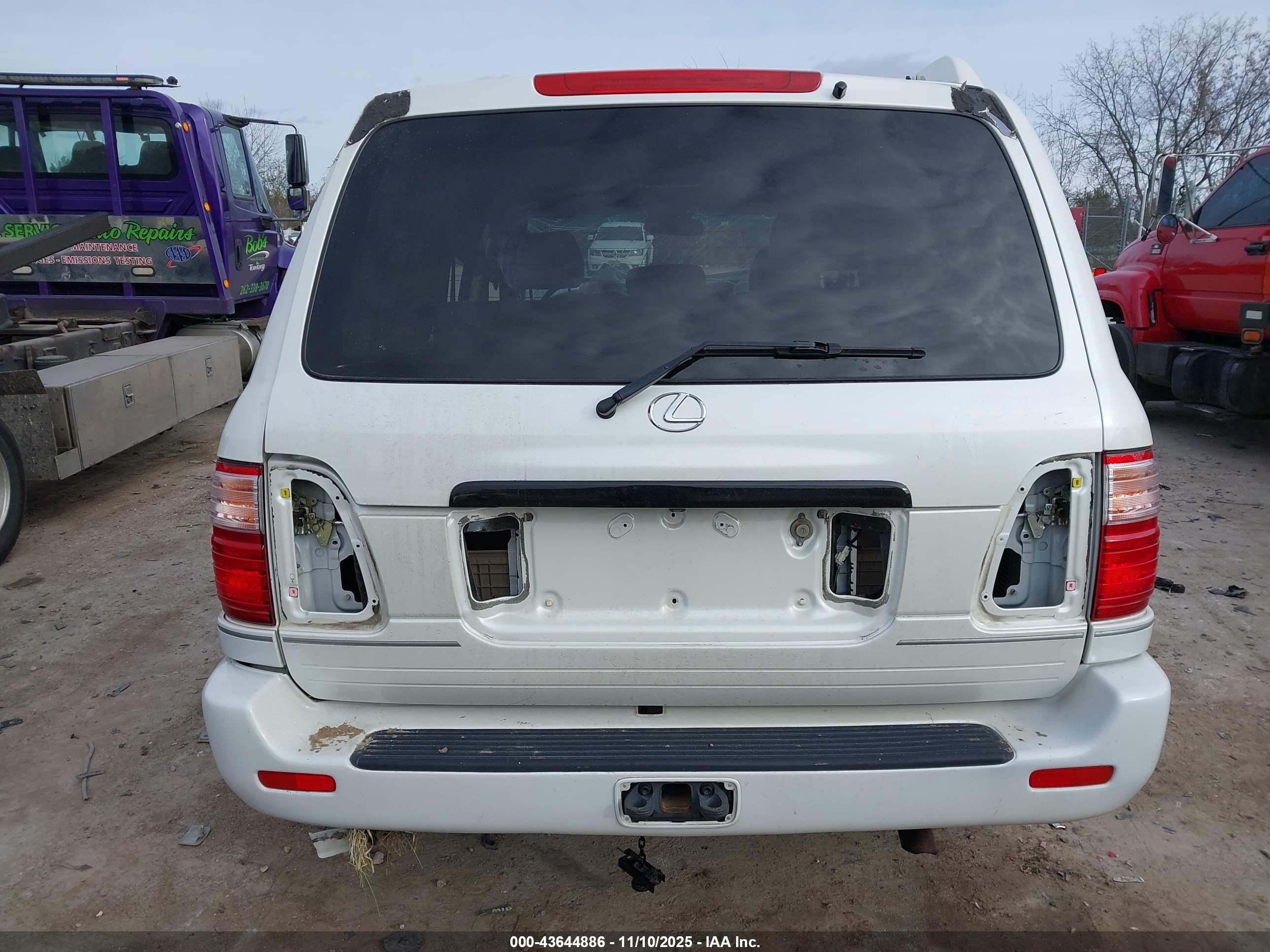 2005 Lexus Lx 470   White vin: JTJHT00W753550149