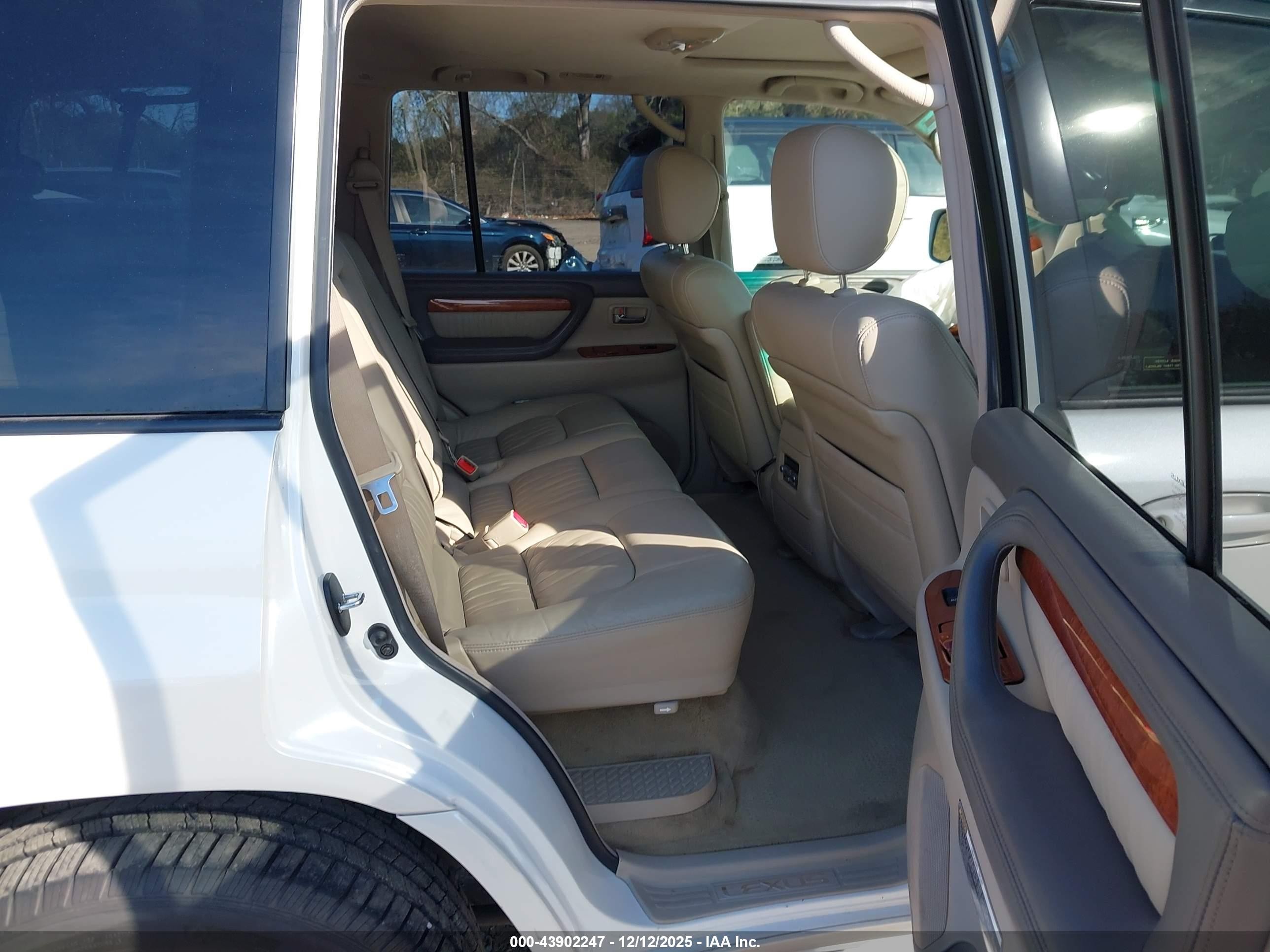 2006 Lexus Lx 470   White vin: JTJHT00WX64017496