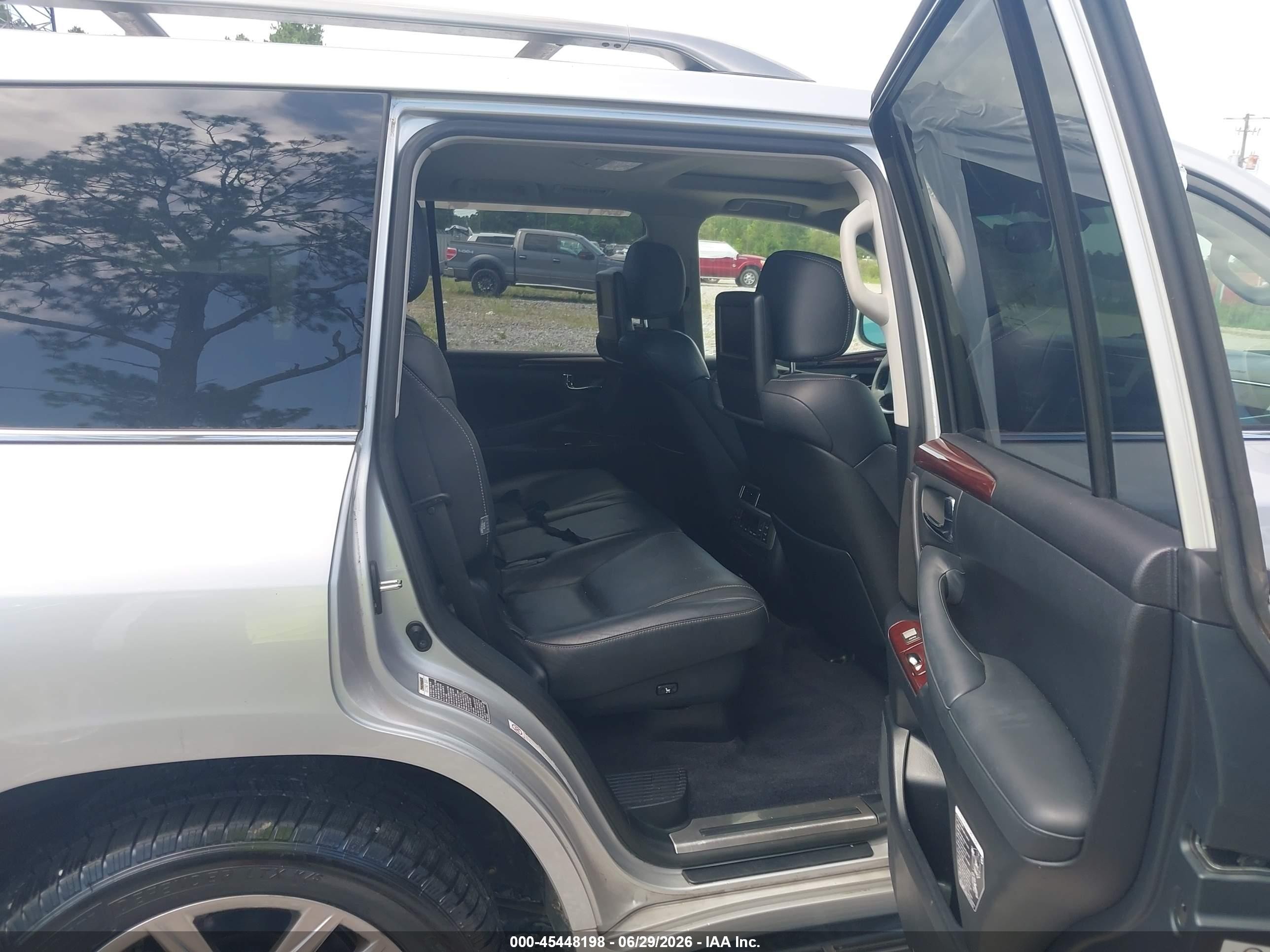 2015 Lexus Lx 570   Silver vin: JTJHY7AX0F4165805