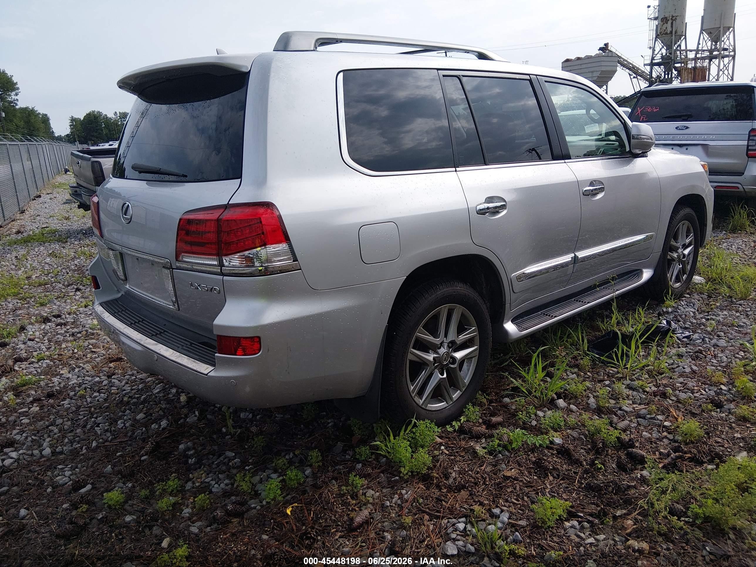 2015 Lexus Lx 570   Silver vin: JTJHY7AX0F4165805