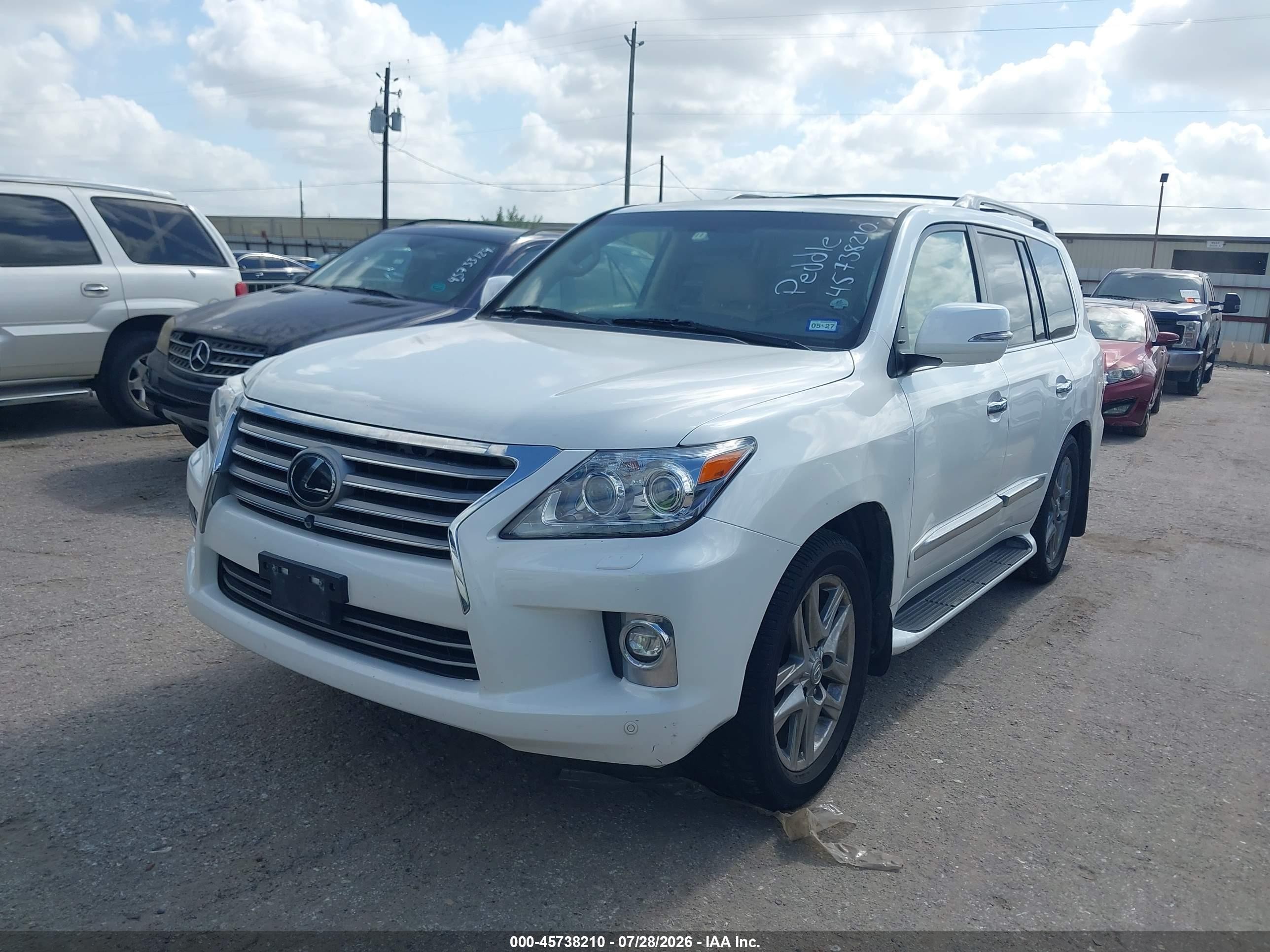 2015 Lexus Lx 570   White vin: JTJHY7AX0F4168574