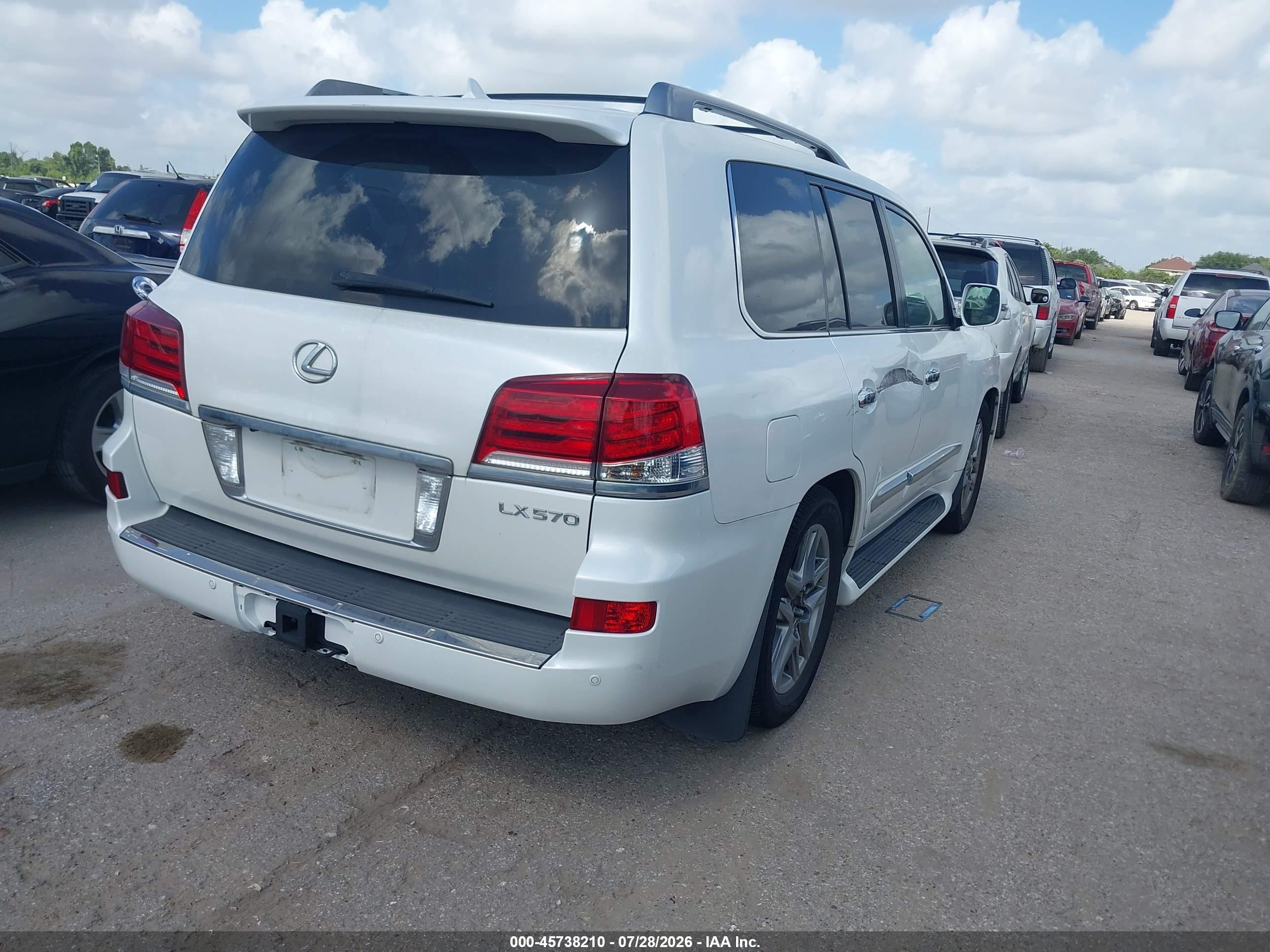 2015 Lexus Lx 570   White vin: JTJHY7AX0F4168574