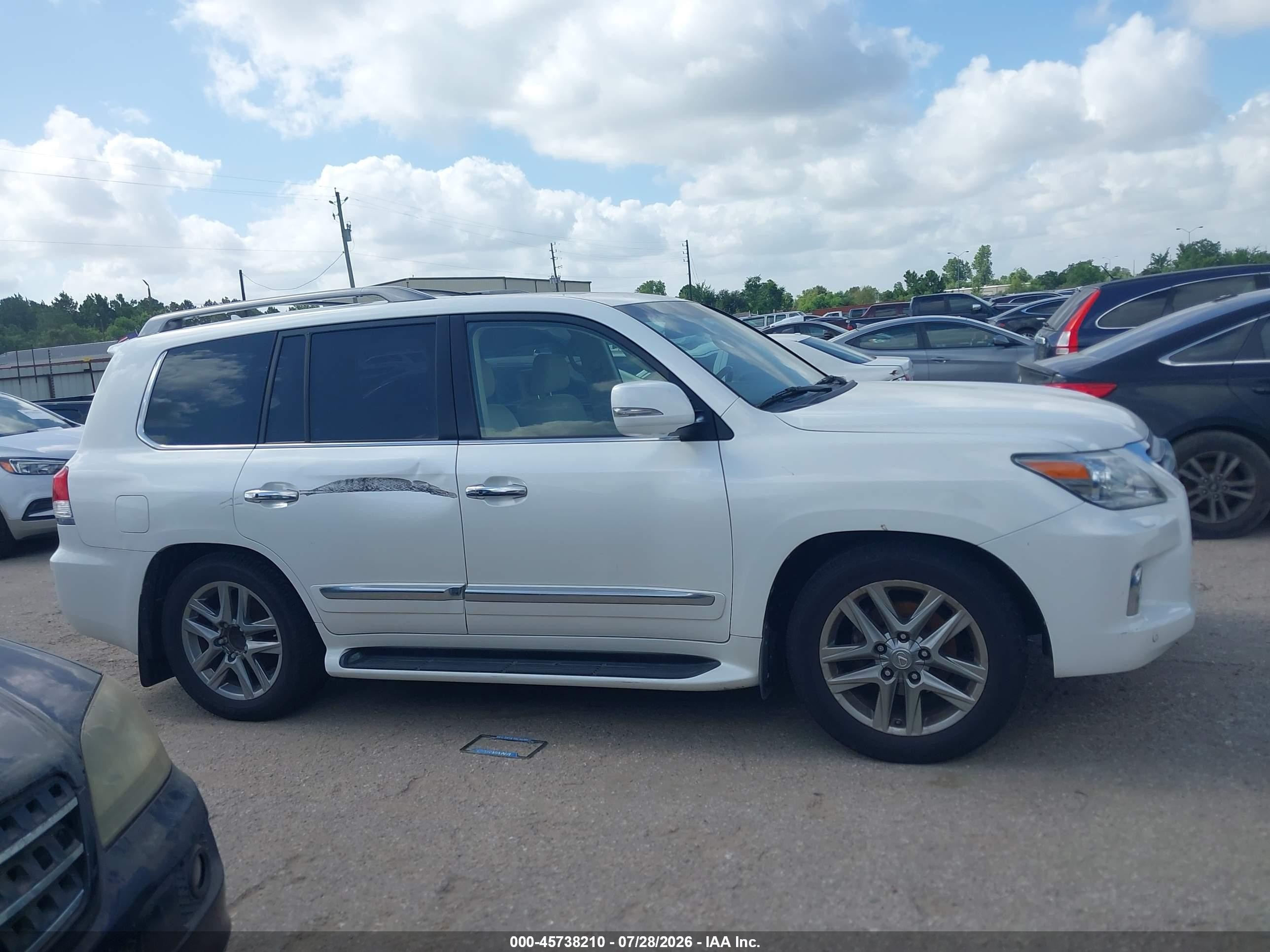 2015 Lexus Lx 570   White vin: JTJHY7AX0F4168574