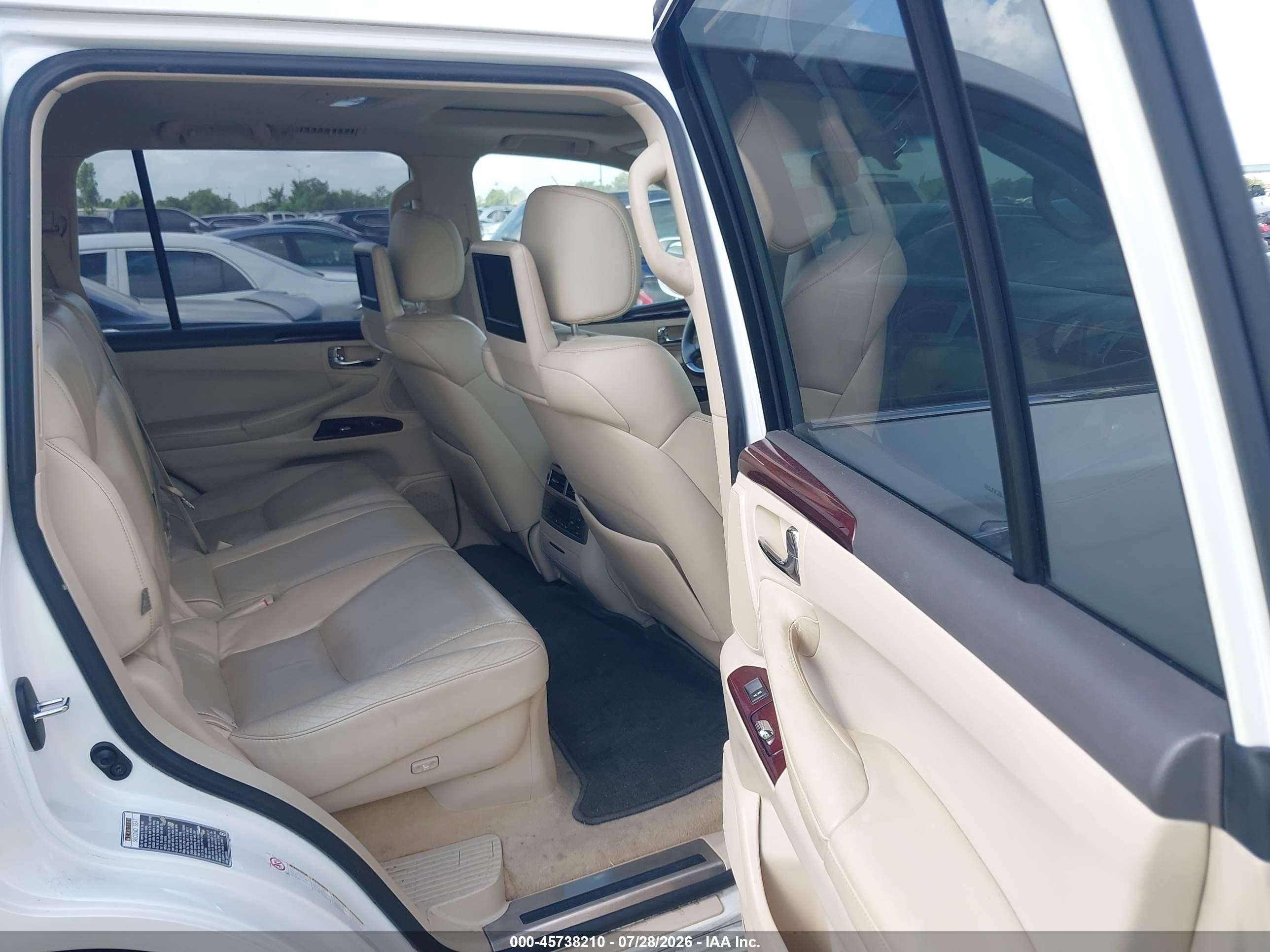 2015 Lexus Lx 570   White vin: JTJHY7AX0F4168574