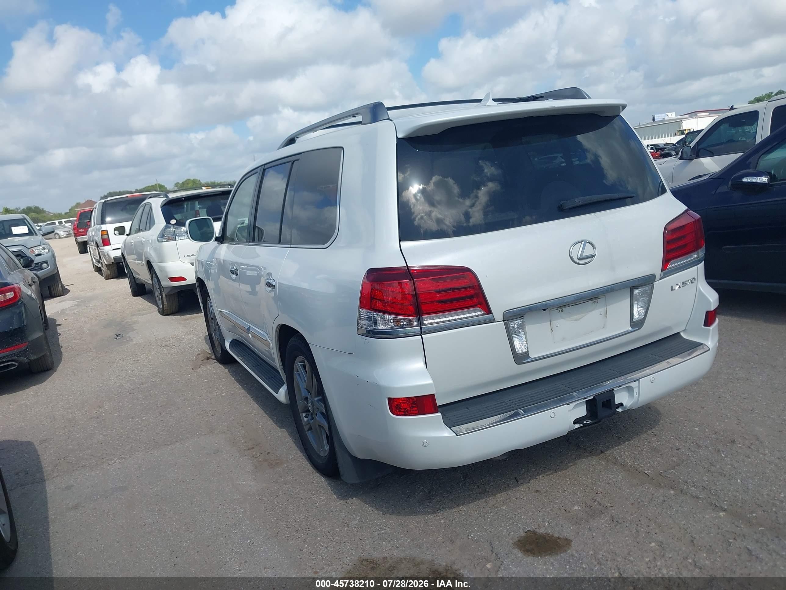 2015 Lexus Lx 570   White vin: JTJHY7AX0F4168574
